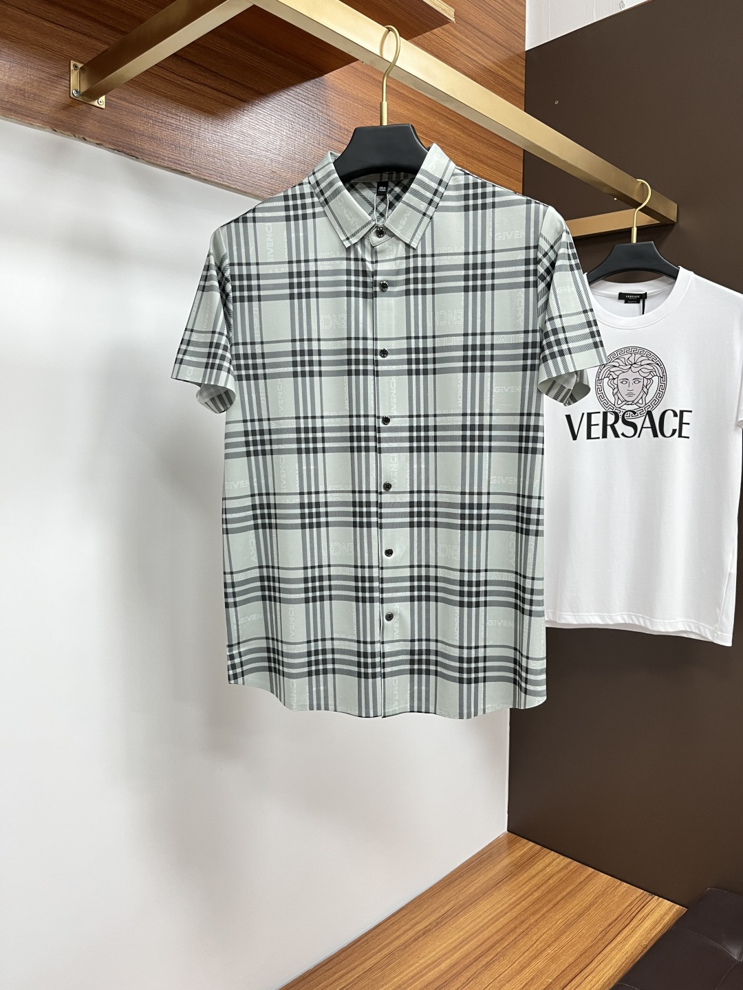 NO:156318,Burberry high-end brand design high-quality short-sleeved shirts, fixed-dye fabric, top body full of high-end feeling, pure cotton bamboo fiber fabric, high quality, size: M-3XL, burberry, shirts, T-shirt, alexander wang19860909巴宝莉 高端品牌设计高品质短袖衬衫 对版定染面料 上身高级感十足 纯棉竹纤维面料 质量高 码数:M-3XL,,burberry,shirts,T-shirt,alexander wang,Men's clothing