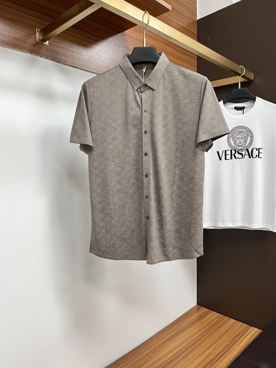 NO:156320,Guqi High-end brand design high-quality short-sleeved shirts, fixed-dye fabric, top body full of high-end feeling, pure cotton bamboo fiber fabric, high quality, size: M-3XL,,shirts,T-shirt,alexander wang19860909古奇 高端品牌设计高品质短袖衬衫 对版定染面料 上身高级感十足 纯棉竹纤维面料 质量高 码数:M-3XL,,shirts,T-shirt,alexander wang,Men's clothing