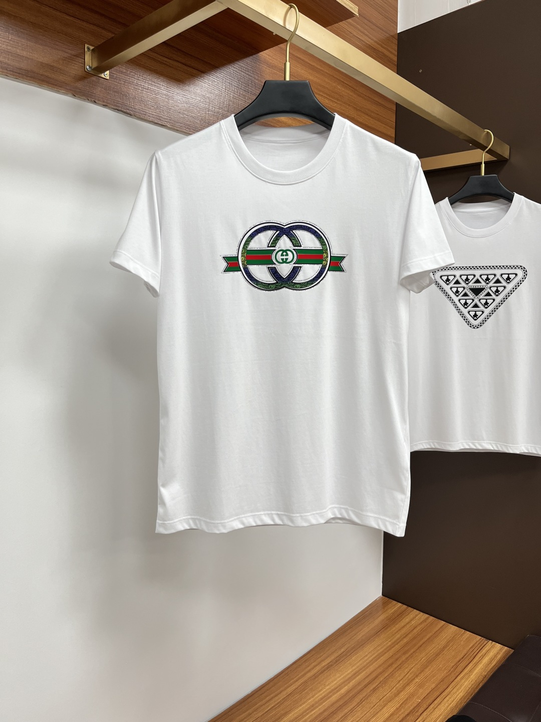 NO:156379,Guqi 25 Spring and Summer New Product Medusa & Brand Letter Logo Printed Logo Short Sleeve T-shirt, PX Customized 80 Double-Strand Mercerized Cotton Fabric; Black and White M-3XL, T-shirt,tees, t-shirt,alexander wang19860909古奇 25春夏新品Medusa&品牌字母徽标印花标识短袖T恤,PX定制80支双股丝光棉面料；黑色 白色 M-3XL,,T-shirt,tees，t-shirt,alexander wang,Men's clothing