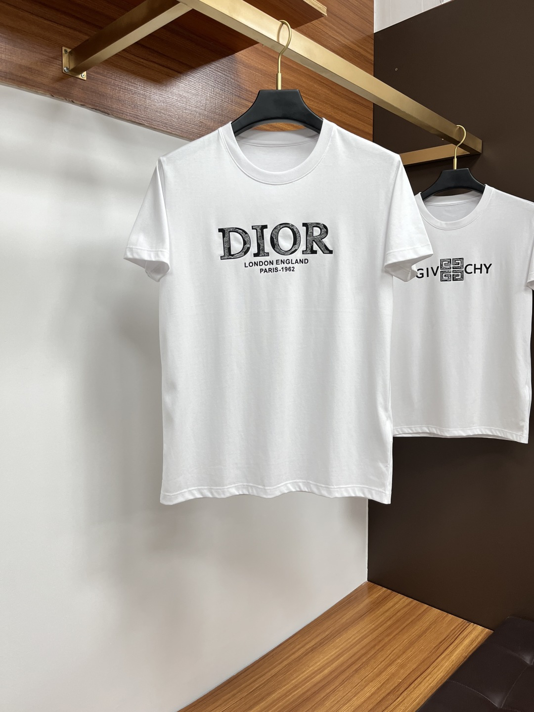 NO:156373,Dior 25 Spring and Summer New Medusa & Brand Letter Logo Printed Logo Short Sleeve T-shirt, PX Customized 80 Double-Strand Mercerized Cotton Fabric; Black and White M-3XL, Dior, T-shirt, Tees, t-shirt, alexander wang19860909迪奥 25春夏新品Medusa&品牌字母徽标印花标识短袖T恤,PX定制80支双股丝光棉面料；黑色 白色 M-3XL,,dior,T-shirt,tees，t-shirt,alexander wang,Men's clothing