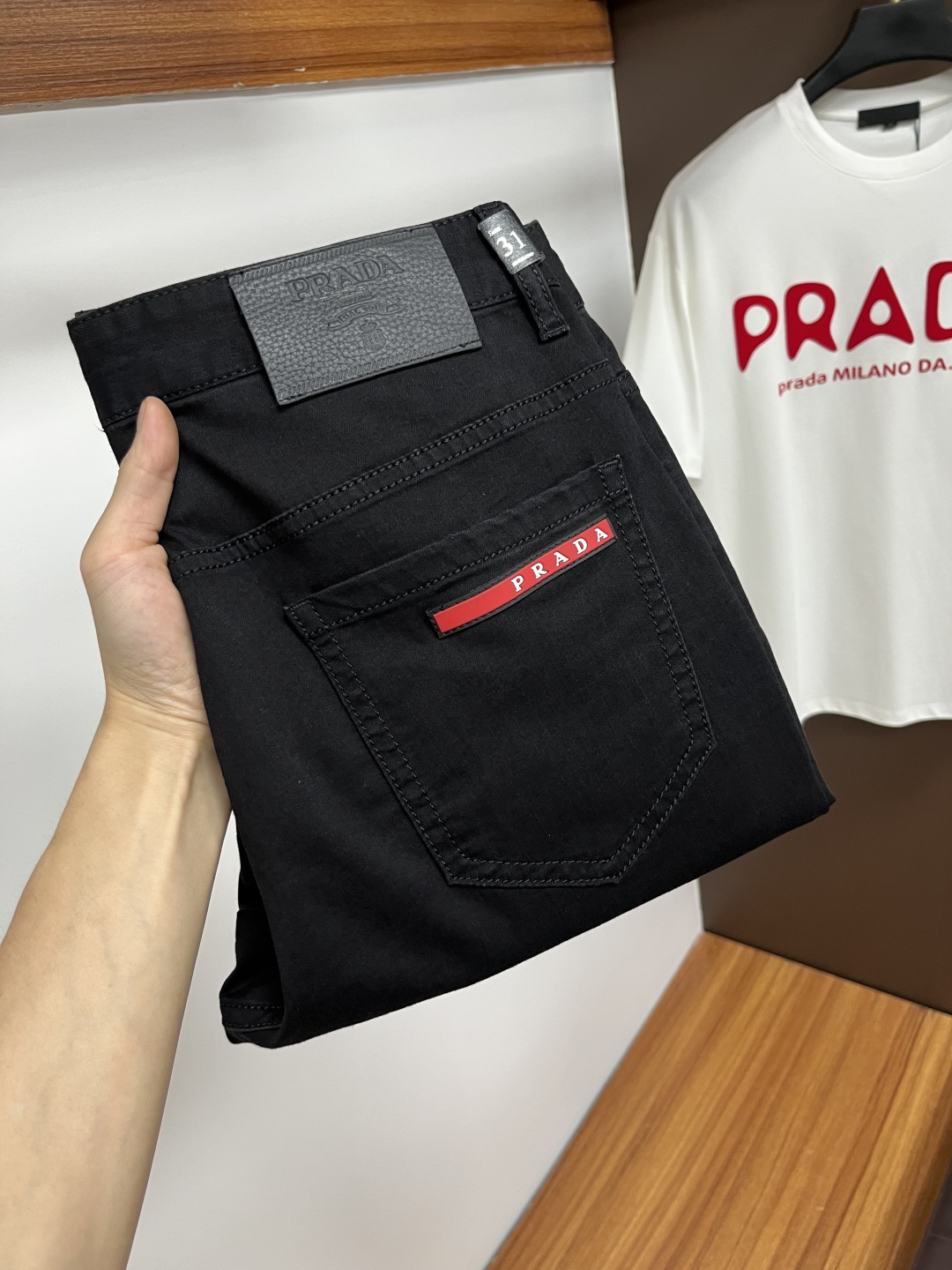 NO:160078,Prada official website counter is available at the same time, original singles are ruthless, super stylish 5-point denim shorts Customized original washing denim fabric, unique design, top-grade printing craft letter pattern logo, original hardware and auxiliary decoration, extremely superior jeans, the materials and craftsmanship are extremely luxurious and exquisite, extremely high-end, handsome and stylish, L25 recommended, digits 29-38,,prada, shorts, jeans, alexander wang19860909普拉达 官网专柜同步有售,原单狠货,超级有范儿的一款5分牛仔短裤 定制原版水洗牛仔面料,独特设计,顶级印花工艺字母图案logo,原版五金辅料装饰,极为翘楚的一款牛仔裤,用料与工艺都极致奢华精湛,档次极高,上身帅气有型,L25推荐,码数29—38,,prada,shorts,jeans,alexander wang,Men's clothing