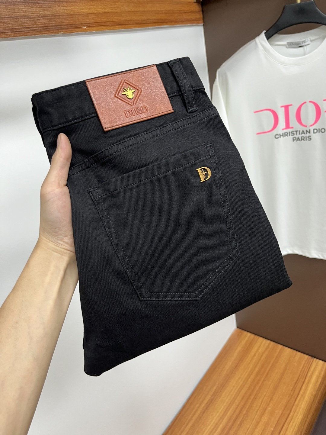 NO:160084,Dior official website counter is available at the same time, original singles are ruthless, super stylish 5-point denim shorts Customized original washing denim fabric, unique design, top-grade printing craft letter pattern logo, original hardware and auxiliary decoration, extremely superior jeans, the materials and craftsmanship are extremely luxurious and exquisite, extremely high-end, handsome and stylish, L25 recommended, digits 29-38,,dior, shorts, jeans, alexander wang19860909迪奥 官网专柜同步有售,原单狠货,超级有范儿的一款5分牛仔短裤 定制原版水洗牛仔面料,独特设计,顶级印花工艺字母图案logo,原版五金辅料装饰,极为翘楚的一款牛仔裤,用料与工艺都极致奢华精湛,档次极高,上身帅气有型,L25推荐,码数29—38,,dior,shorts,jeans,alexander wang,Men's clothing