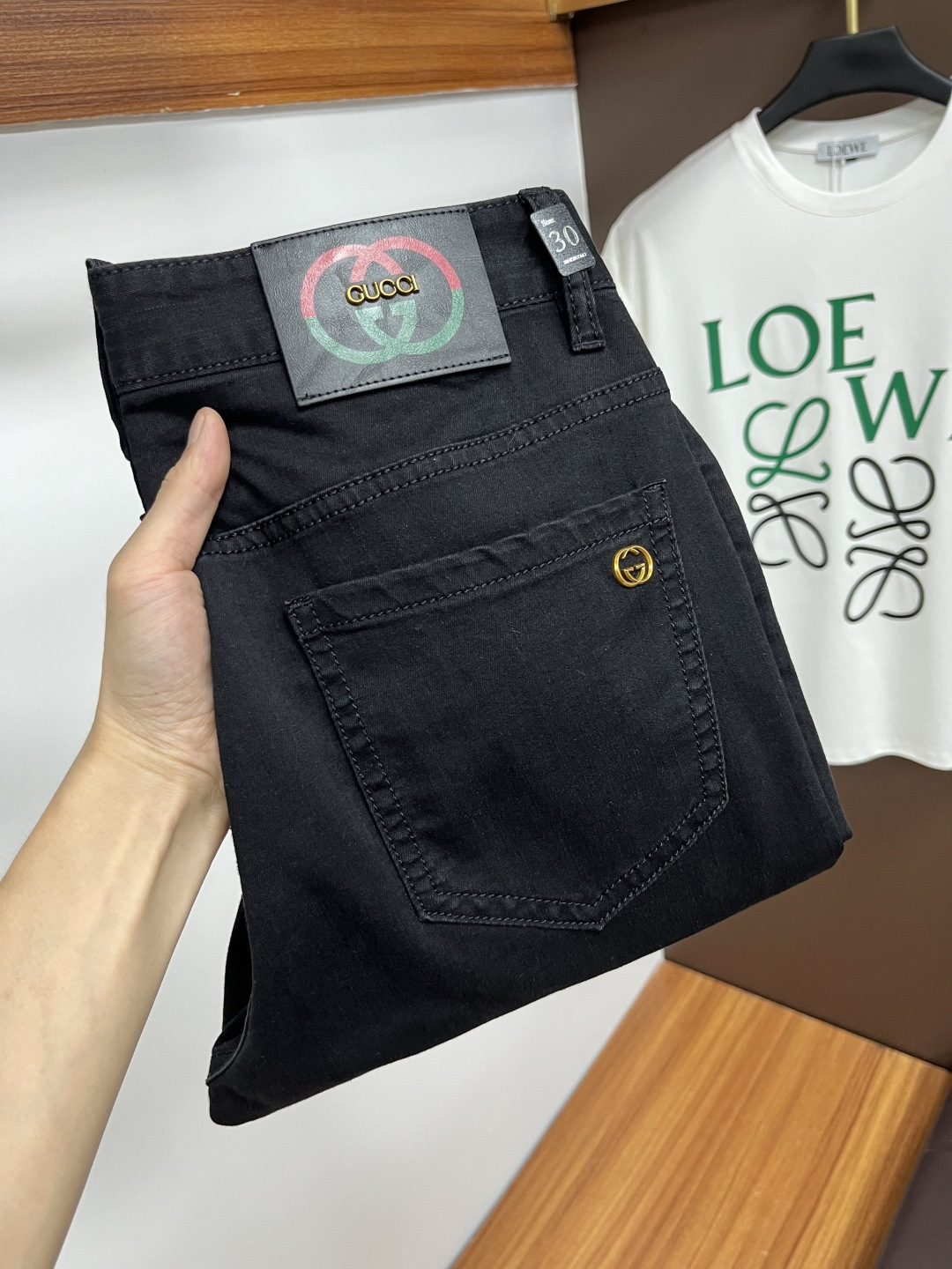 NO:160059,Guqi official website counter is available at the same time, original singles are ruthless, super stylish 5-point denim shorts Customized original washing denim fabric, unique design, top-grade printing craft letter pattern logo, original hardware and auxiliary decoration, extremely top-notch jeans, the materials and craftsmanship are extremely luxurious and exquisite, the grade is extremely high, the upper body is handsome and stylish, L25 recommendation, digits 29-38, shorts, jeans, alexander wang19860909古奇 官网专柜同步有售,原单狠货,超级有范儿的一款5分牛仔短裤 定制原版水洗牛仔面料,独特设计,顶级印花工艺字母图案logo,原版五金辅料装饰,极为翘楚的一款牛仔裤,用料与工艺都极致奢华精湛,档次极高,上身帅气有型,L25推荐,码数29—38,,shorts,jeans,alexander wang,Men's clothing