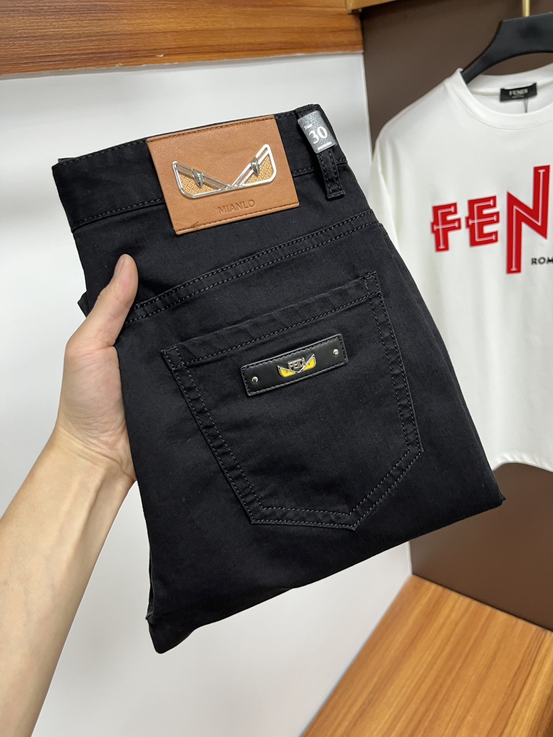 NO:160062,Fendi official website counter is available at the same time, original singles are ruthless, super stylish 5-point denim shorts Customized original washing denim fabric, unique design, top-grade printing craft letter pattern logo, original hardware and auxiliary decoration, extremely superior jeans, the materials and craftsmanship are extremely luxurious and exquisite, extremely high-end, handsome and stylish, L25 recommended, digits 29-38,,fendi, shorts, jeans, alexander wang19860909芬迪 官网专柜同步有售,原单狠货,超级有范儿的一款5分牛仔短裤 定制原版水洗牛仔面料,独特设计,顶级印花工艺字母图案logo,原版五金辅料装饰,极为翘楚的一款牛仔裤,用料与工艺都极致奢华精湛,档次极高,上身帅气有型,L25推荐,码数29—38,,fendi,shorts,jeans,alexander wang,Men's clothing