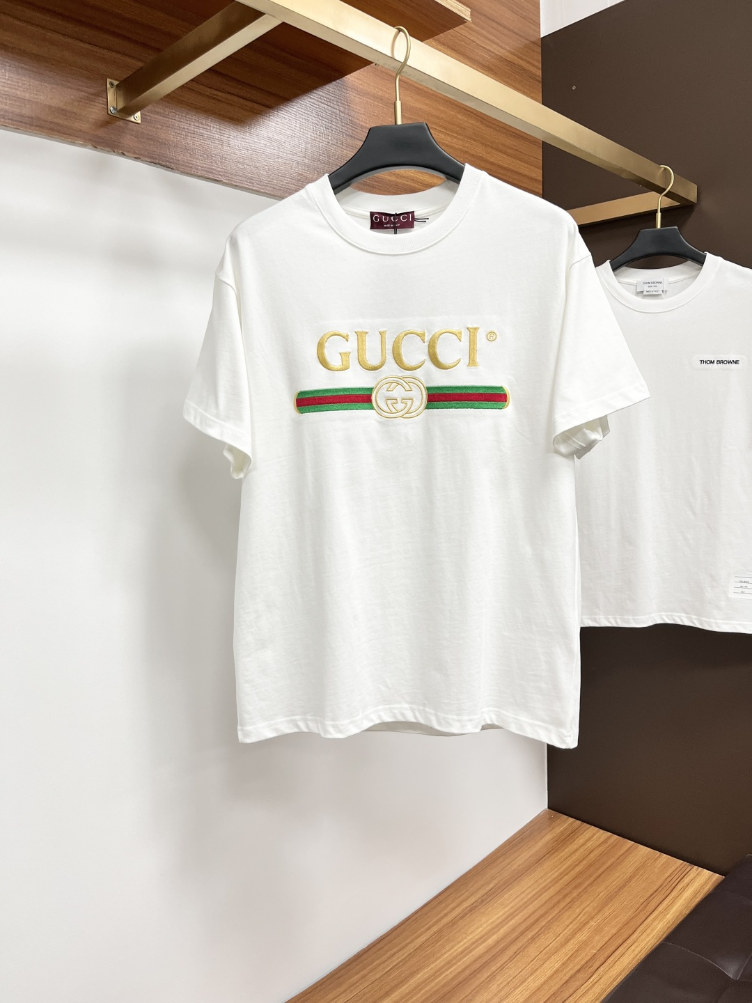 NO:426736,Dior 25 Spring and Summer New Brand Letter Logo Logo Short Sleeve T-shirt, DB Customized 80 Double-Strand Mercerized Cotton Fabric; Black and White Size S-XL OVER SIZE, please report height and weight, dior, T-shirt, tees, t-shirt, alexander wang19860909迪奥 25春夏新品品牌字母徽标标识短袖T恤,DB定制80支双股丝光棉面料；黑色 白色 尺码S-XL OVER SIZE,报单请报身高体重,,dior,T-shirt,tees，t-shirt,alexander wang,Men's clothing