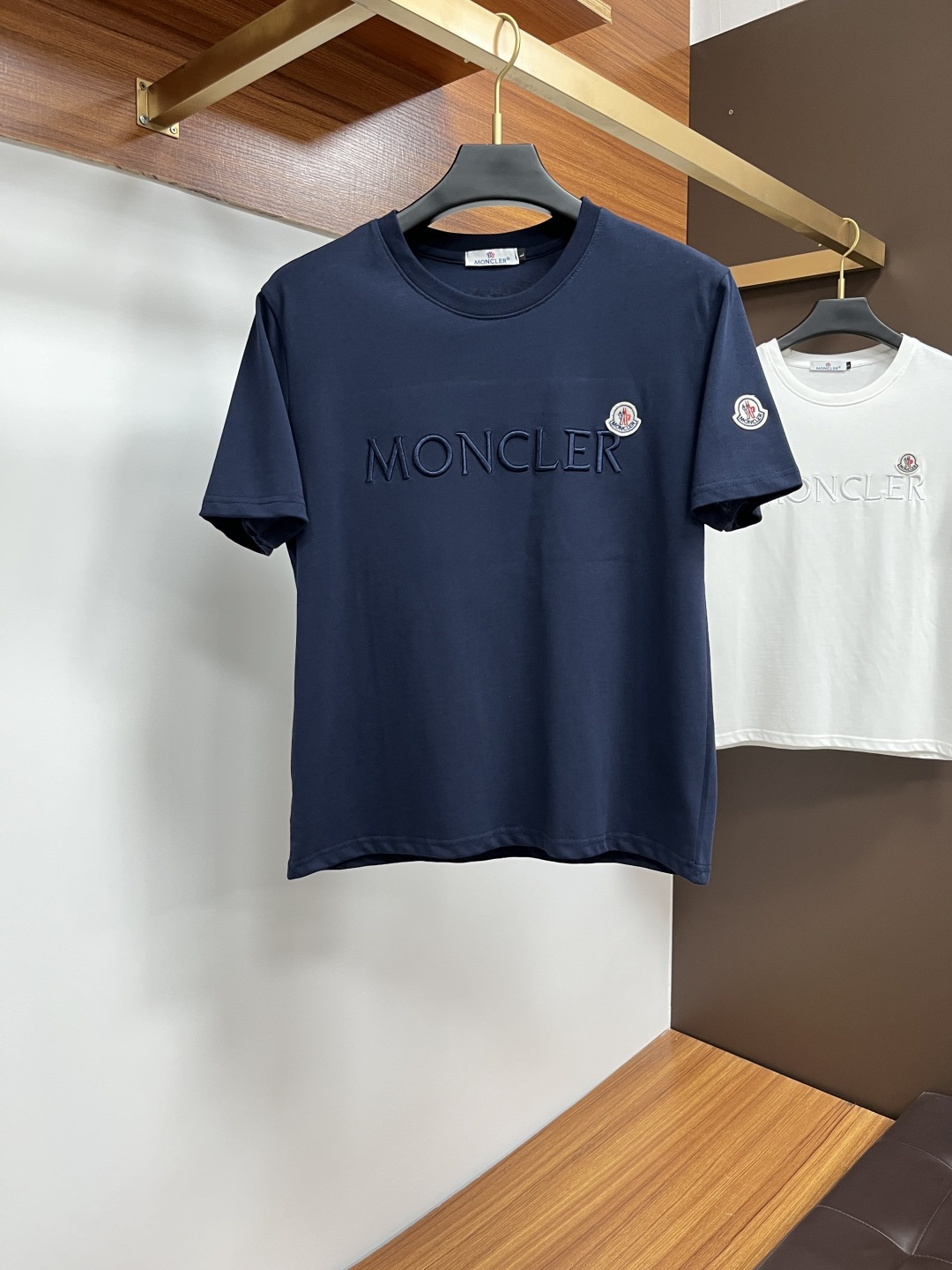 NO:450190,The 25 spring and summer new brand letter logo logo logo short-sleeved T-shirt, SS custom 80 double-strand mercerized cotton fabric; black and white Size M-3XL Please report height and weight, Moncler, T-shirt, tees, t-shirt, alexander wang19860909蒙口 25春夏新品品牌字母徽标标识短袖T恤,SS定制80支双股丝光棉面料；黑色 白色 尺码M-3XL报单请报身高体重,,Moncler,T-shirt,tees，t-shirt,alexander wang,Men's clothing