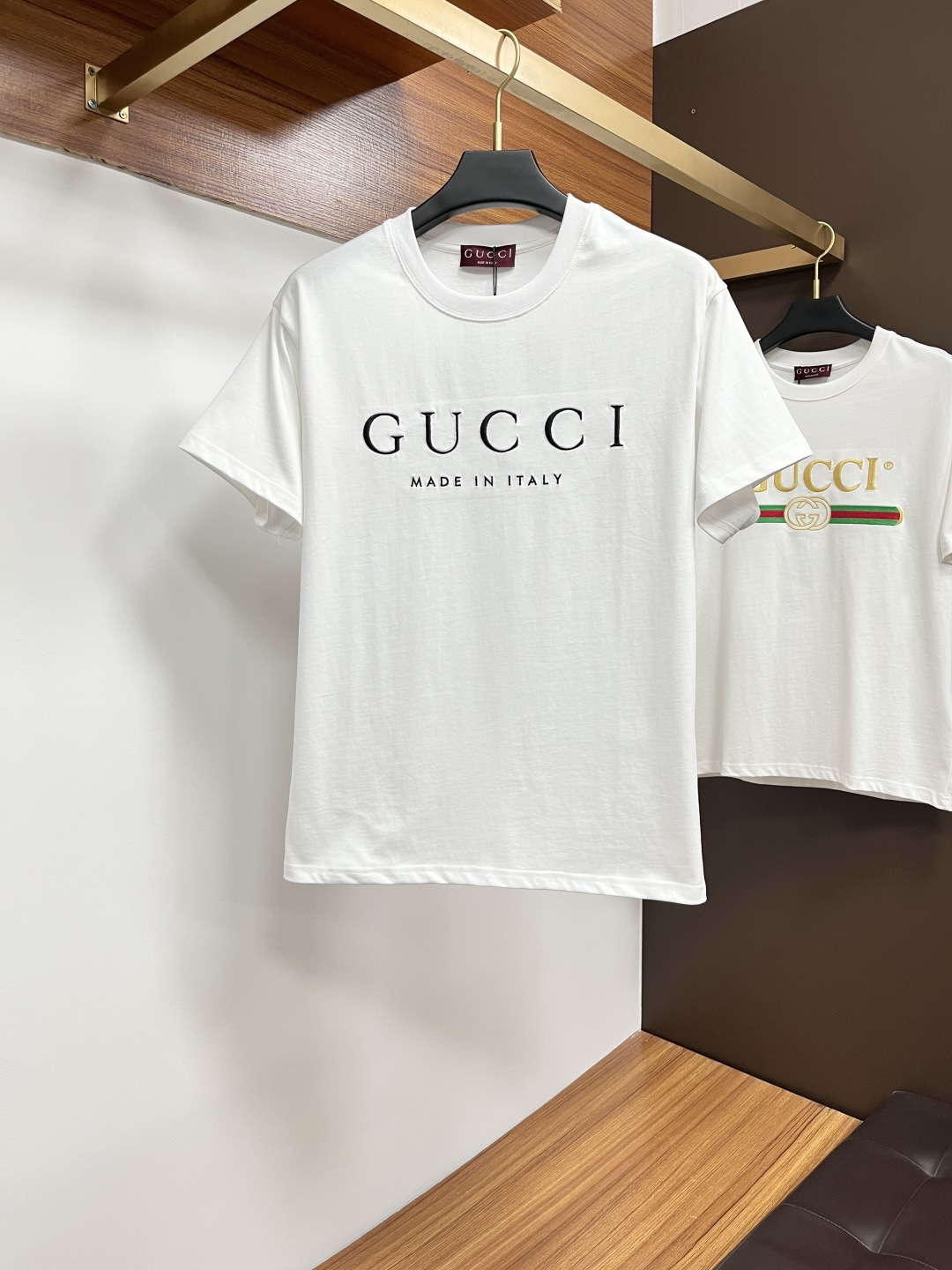 NO:426744,Guqi 25 Spring and Summer New Brand Letter Logo Logo Short-sleeved T-shirt, DB Customized 80 Double-Strand Mercerized Cotton Fabric; Black and White Size S-XL OVER SIZE, please report height and weight for orders, T-shirt, tees, t-shirt, alexander wang19860909古奇 25春夏新品品牌字母徽标标识短袖T恤,DB定制80支双股丝光棉面料；黑色 白色 尺码S-XL OVER SIZE,报单请报身高体重,,T-shirt,tees，t-shirt,alexander wang,Men's clothing