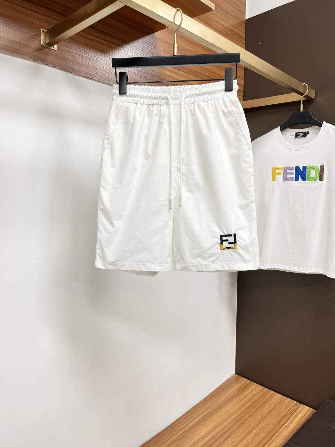 NO:457629,Fendi's official counter is available simultaneously, original singles, super stylish casual shorts. Customized original fabric, unique design, top-grade printed craft letter pattern logo, original hardware and auxiliary decoration, extremely top-notch shorts, the materials and craftsmanship are extremely luxurious and exquisite, the top is of high quality, the upper body is handsome and stylish, SS recommendation, code number M-3XL, fendi, shorts, alexander wang19860909芬迪 官网专柜同步有售,原单狠货,超级有范儿的一款休闲短裤 定制原版面料,独特设计,顶级印花工艺字母图案logo,原版五金辅料装饰,极为翘楚的一款短裤,用料与工艺都极致奢华精湛,档次极高,上身帅气有型,SS推荐,码数M-3XL,,fendi,shorts,alexander wang,Men's clothing