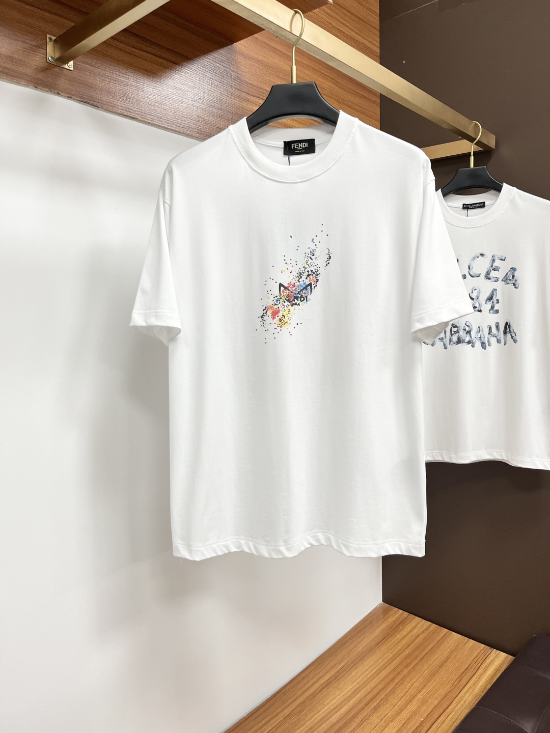 NO:426730,Fendi 25 Spring and Summer New Brand Letter Logo Logo Short Sleeve T-shirt, DB Customized 80 Double-Strand Mercerized Cotton Fabric; Black and White Size S-XXL OVER SIZE, please report height and weight, fendi, T-shirt, tees, t-shirt, alexander wang19860909芬迪 25春夏新品品牌字母徽标标识短袖T恤,DB定制80支双股丝光棉面料；黑色 白色 尺码S-XXL OVER SIZE,报单请报身高体重,,fendi,T-shirt,tees，t-shirt,alexander wang,Men's clothing