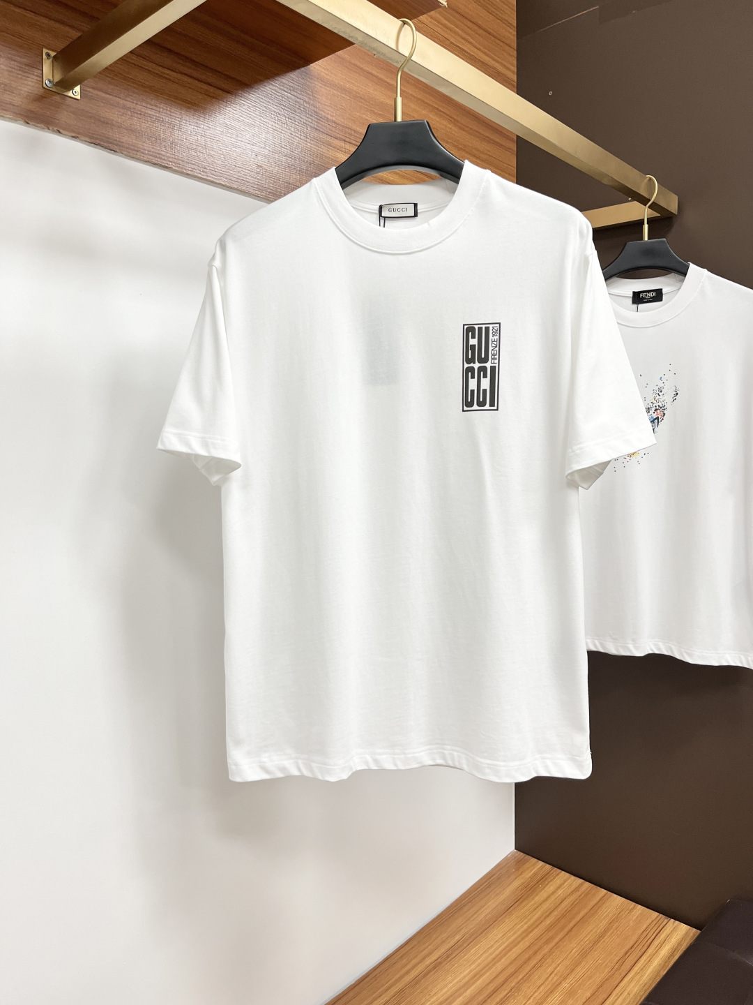 NO:426725,Gucci 25 Spring and Summer New Brand Letter Logo Logo Short Sleeve T-shirt, DB Customized 80 Double-Strand Mercerized Cotton Fabric; Black and White Size S-XXL OVER SIZE, please report height and weight, gucci, T-shirt, tees, t-shirt, alexander wang19860909Gucci 25春夏新品品牌字母徽标标识短袖T恤,DB定制80支双股丝光棉面料；黑色 白色 尺码S-XXL OVER SIZE,报单请报身高体重,,gucci,T-shirt,tees，t-shirt,alexander wang,Men's clothing