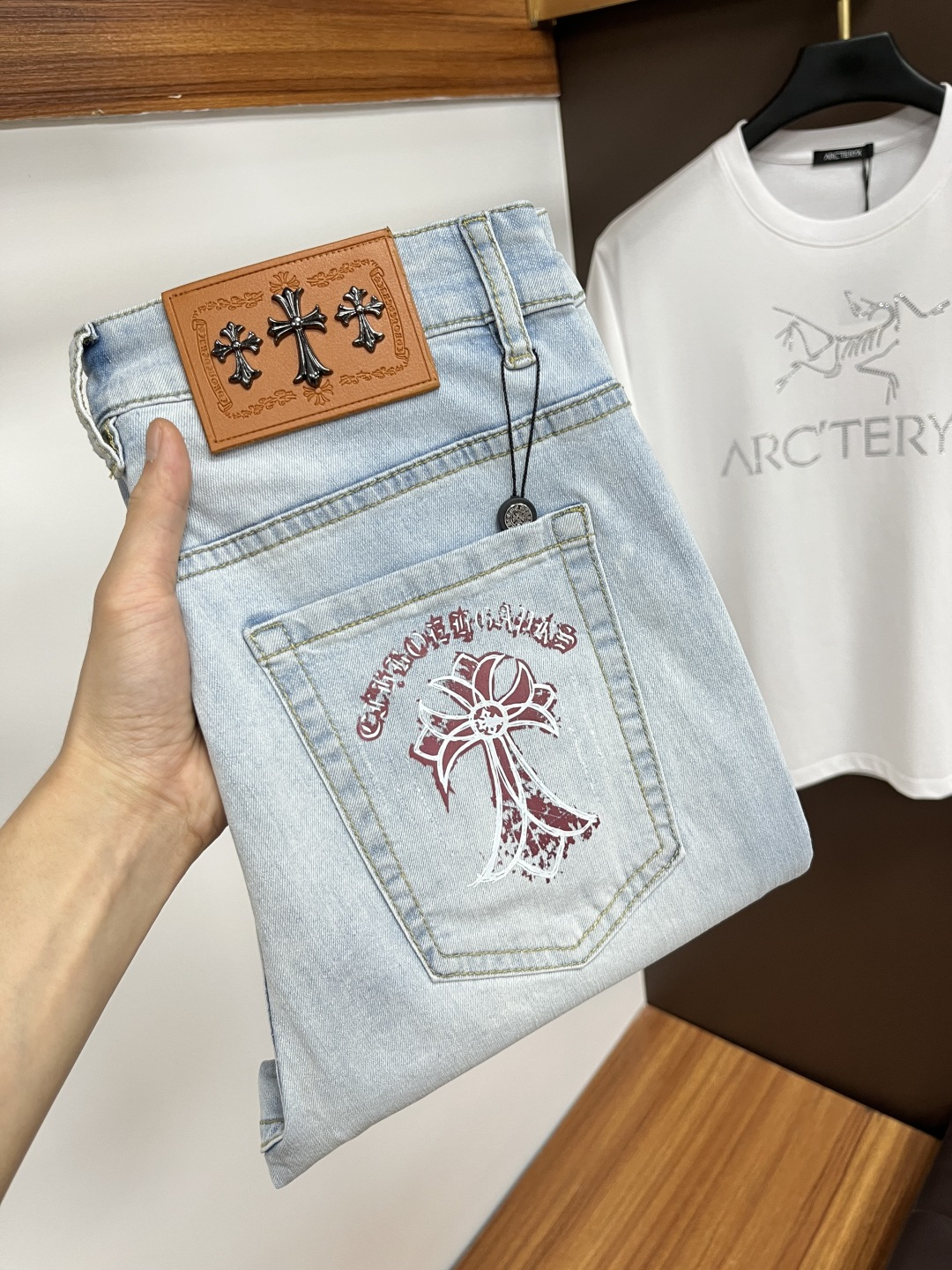 NO:474065,Croxin New original single jeans for summer 2025!  Italian luxury men's blue jeans, imported washing tannin, exquisite counter hardware, high-quality genuine leather brand SS13 first-class washing technology, YKK brand special zipper, men's elastic slim straight jeans, simple and versatile size 29-38,,chrome hearts, jeans, alexander wang19860909克罗心 2025年夏季新款原单牛仔裤！意大利奢侈品男士蓝色牛仔裤 选用进口水洗丹宁布 精致的专柜五金,上等真皮皮牌 SS13 一流洗水工艺 YKK大牌专用拉链,男士弹力修身小直筒牛仔裤 简洁百搭尺码29-38,,chrome hearts,jeans,alexander wang,Men's clothing