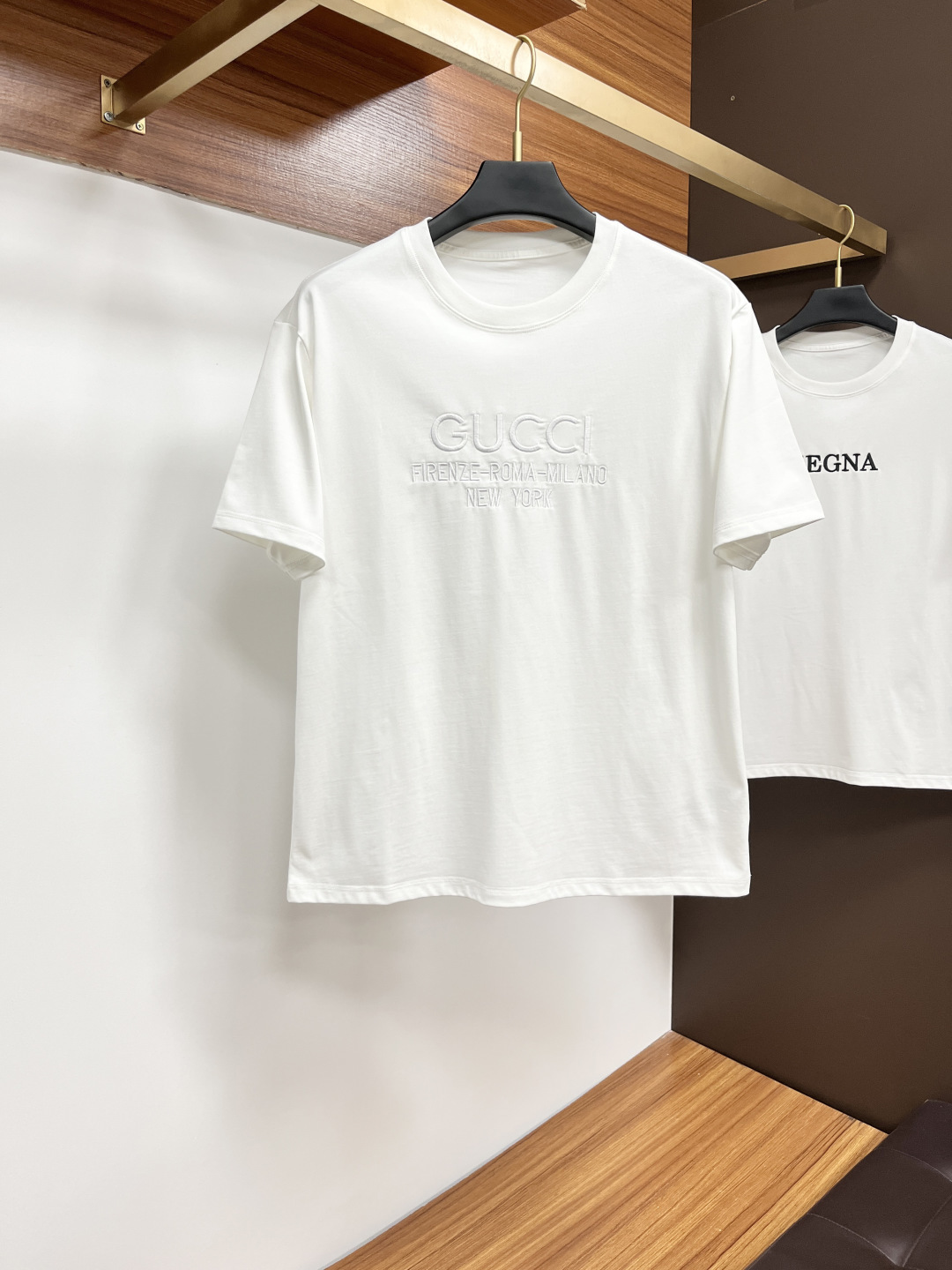 NO:429086,Gucci 25 Spring and Summer New Brand Letter Logo Logo Short Sleeve T-shirt, XY Customized 80 Double-Strand Mercerized Cotton Fabric; Black and White Size M-3XL OVER SIZE, please report height and weight, gucci, T-shirt, tees, t-shirt, alexander wang19860909Gucci 25春夏新品品牌字母徽标标识短袖T恤,XY定制80支双股丝光棉面料；黑色 白色 尺码M-3XL OVER SIZE,报单请报身高体重,,gucci,T-shirt,tees，t-shirt,alexander wang,Men's clothing