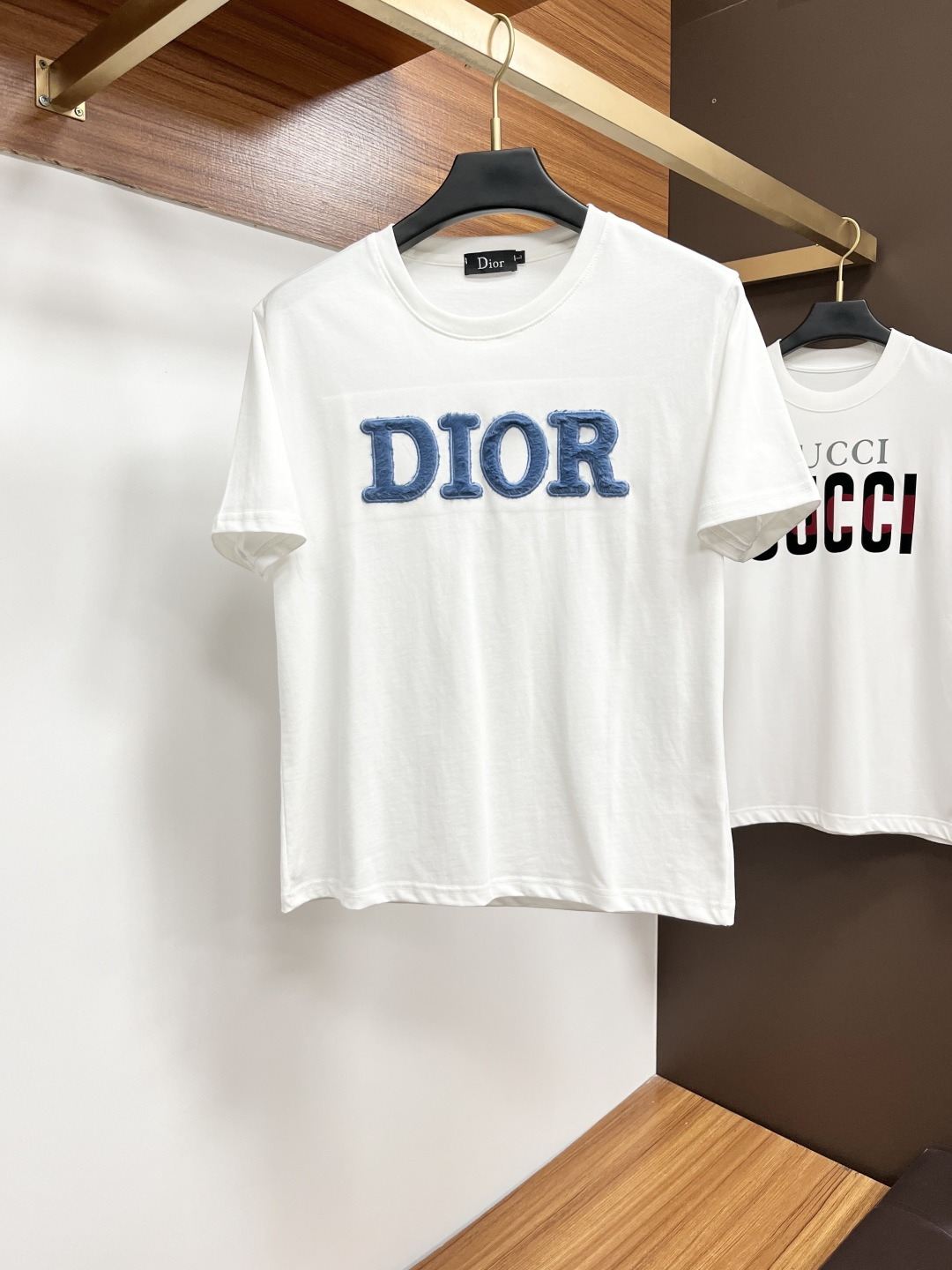 NO:426830,Dior 25 Spring and Summer New Brand Letter Logo Logo Short-sleeved T-shirt, SS Customized 80 Double-Strand Mercerized Cotton Fabric; Black and White Size M-3XL Please report height and weight, Dior, T-shirt, tees, t-shirt, alexander wang19860909迪奥 25春夏新品品牌字母徽标标识短袖T恤,SS定制80支双股丝光棉面料；黑色 白色 尺码M-3XL报单请报身高体重,,dior,T-shirt,tees，t-shirt,alexander wang,Men's clothing