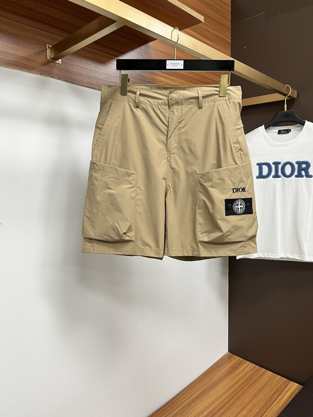 NO:429172,Dior official website counter is available simultaneously, original singles, super stylish casual shorts Customized original fabric, unique design, top-level printed craft letter pattern logo, original hardware and auxiliary decoration, extremely top-notch shorts, the materials and craftsmanship are extremely luxurious and exquisite, extremely high-end, handsome and stylish, SS recommendation, code number M-3XL,,dior, shorts, alexander wang19860909迪奥 官网专柜同步有售,原单狠货,超级有范儿的一款休闲短裤 定制原版面料,独特设计,顶级印花工艺字母图案logo,原版五金辅料装饰,极为翘楚的一款短裤,用料与工艺都极致奢华精湛,档次极高,上身帅气有型,SS推荐,码数M-3XL,,dior,shorts,alexander wang,Men's clothing