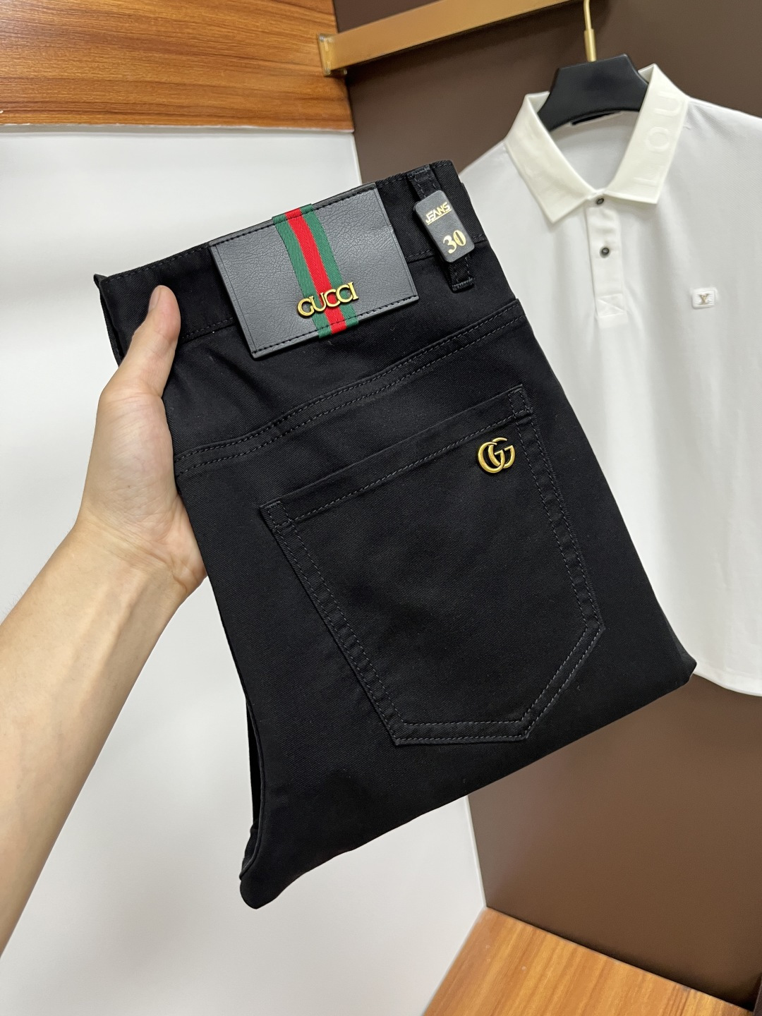 NO:479779,Guqi Ss Snake Summer New Year jeans. Original 1:1 production, perfect choice for daily life, simple, elegant, fashionable and stylish, customized imported tannin fabric, heavy industry washing process, complex and exquisite workmanship. Easy to cater to the needs of all seasons, soft and elastic, smooth and neat, original auxiliary materials, L10 upper body comfortable and easy to match, durable code number 29-38, jeans, alexander wang19860909古奇 ss蛇年夏季贺岁款牛仔裤.原单1:1制作,日常必备的完美之选,简单大气亦时尚有型,定制进口丹宁面料 ,重工洗水工艺,做工复杂工艺精湛.轻松迎合四季需要,手感柔软带弹力,流畅利落,原版辅料五金,L10上身舒适非常易搭耐看码数29-38,,jeans,alexander wang,Men's clothing