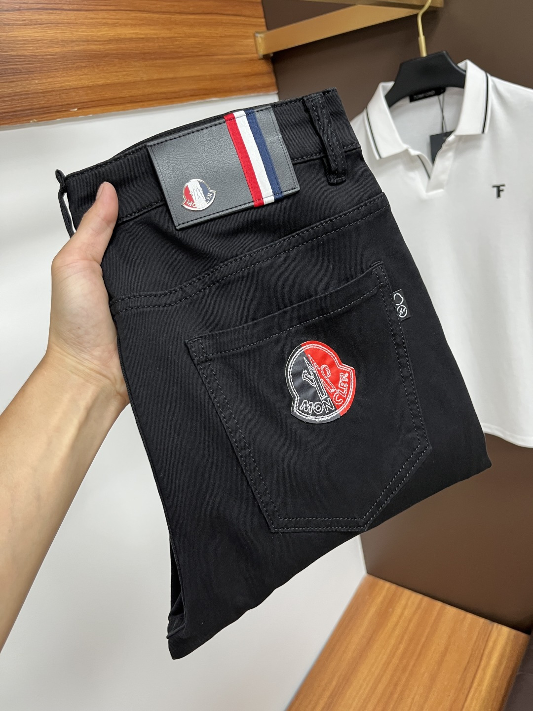 NO:502020,The 2025ss Snake Year Summer New Year Jeans. Original 1:1 production, a perfect choice for daily life, simple, atmospheric, fashionable and stylish, customized imported tannin fabric, heavy industry washing process, complex and exquisite workmanship. It is easy to meet the needs of the four seasons, soft and elastic, smooth and neat, original auxiliary materials, L10, comfortable and easy to match, durable code number 29-38, Moncler, jeans, alexander wang19860909蒙口 2025ss蛇年夏季贺岁款牛仔裤.原单1:1制作,日常必备的完美之选,简单大气亦时尚有型,定制进口丹宁面料 ,重工洗水工艺,做工复杂工艺精湛.轻松迎合四季需要,手感柔软带弹力,流畅利落,原版辅料五金,L10上身舒适非常易搭耐看码数29-38,,Moncler,jeans,alexander wang,Men's clothing