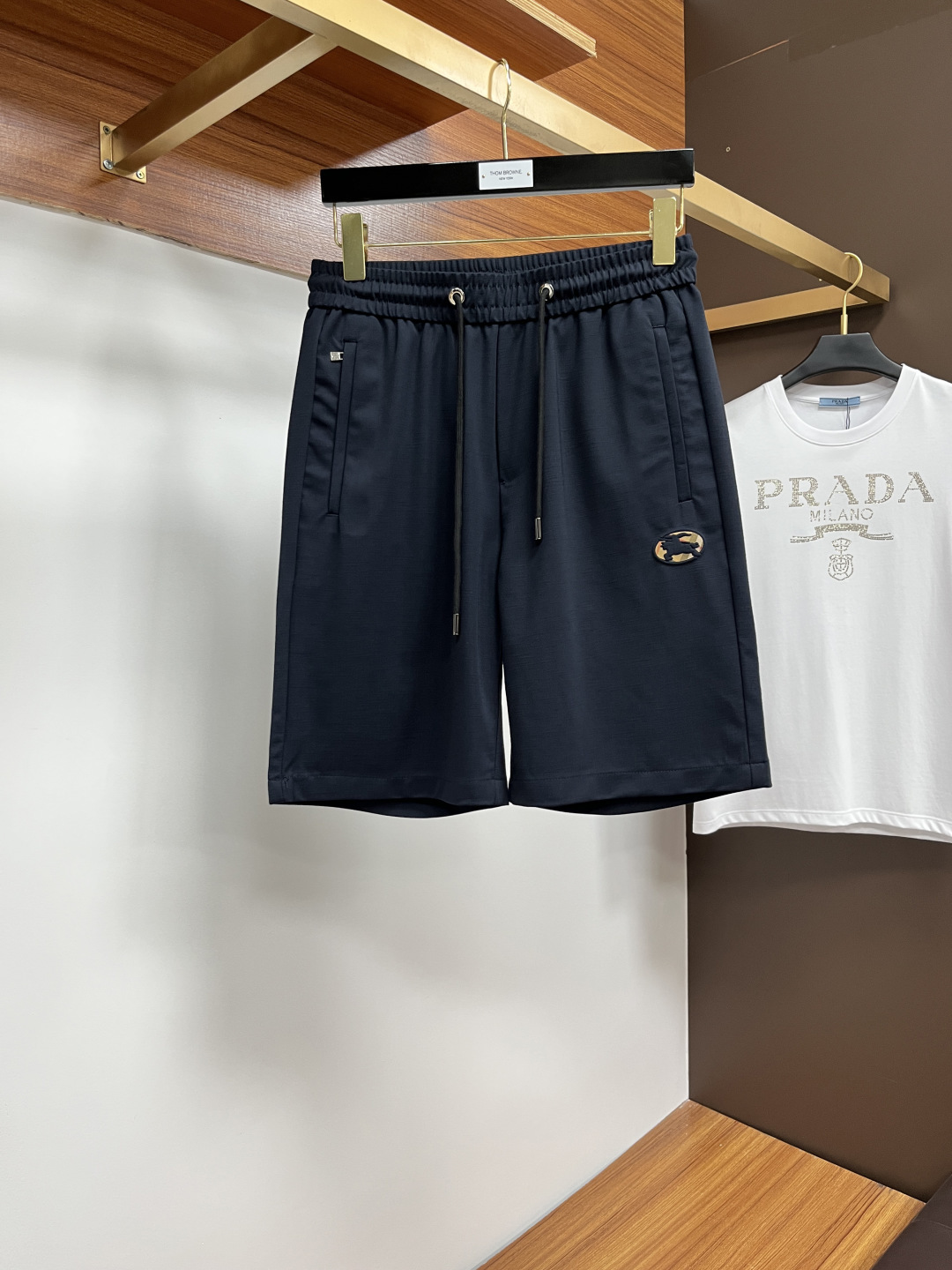 NO:453399,Burberry's official counter is available at the same time, original singles are ruthless, super stylish casual shorts Customized original fabric, unique design, top-level printed craft letter pattern logo, original hardware and auxiliary decoration, extremely top-notch shorts, extremely luxurious and exquisite materials and craftsmanship, extremely high-end, handsome and stylish, L35 recommendation, 29-38, burberry, shorts, alexander wang19860909巴宝莉 官网专柜同步有售,原单狠货,超级有范儿的一款休闲短裤 定制原版面料,独特设计,顶级印花工艺字母图案logo,原版五金辅料装饰,极为翘楚的一款短裤,用料与工艺都极致奢华精湛,档次极高,上身帅气有型,L35推荐,码数29-38,,burberry,shorts,alexander wang,Men's clothing