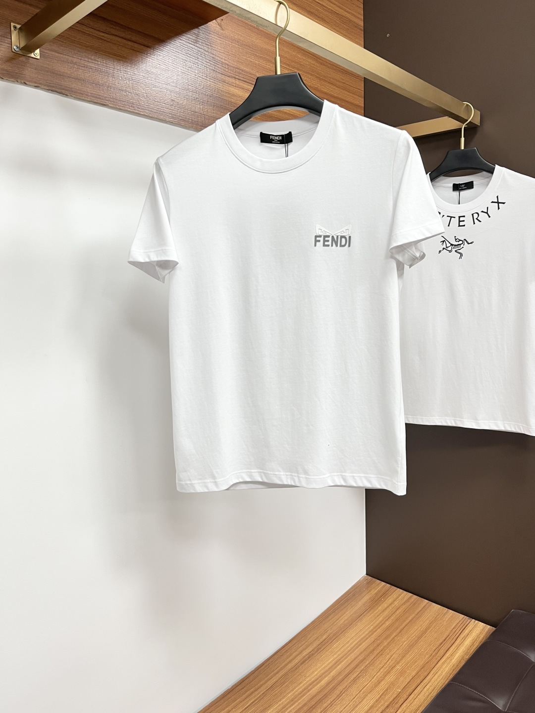 NO:479659,Fendi's new spring and summer style first-time counter latest round neck short sleeves, high-end customization, avant-garde and fashionable design!  Brand logo heavy craft design, high-end customized 100 double-sided mercerated cotton fabric, soft feel, comfortable to wear, exquisite counter-level car line, fine workmanship, invincible and handsome upper body effect!  A must-have item for handsome men!  Code number M-4xL, fendi, T-shirt, alexander wang19860909芬迪 春夏新款首发专柜最新款圆领短袖 高端订制 设计前卫时尚！品牌logo重工艺设计 高端定制100支双面丝光棉面料.手感柔软.穿着舒适.专柜级别精致车线.做工精细.上身效果无敌帅气！型男必备单品！码数M-4xL,,fendi,T-shirt,alexander wang,Men's clothing