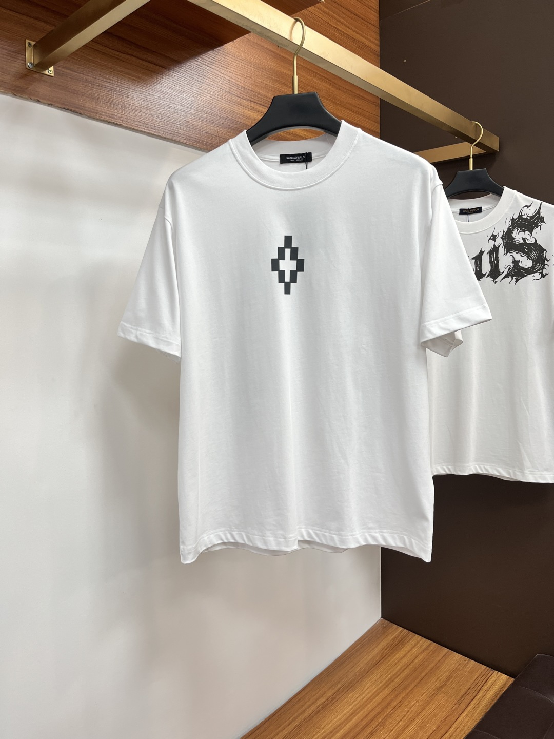 NO:522072,MB 25 Spring and Summer New Brand Letter Logo Logo Short Sleeve T-shirt, AX Customized 80 270g Cotton Fabric; Black and White Size S-XXL OVER SIZE, please report height and weight for orders, T-shirt, tees, t-shirt, alexander wang19860909MB 25春夏新品品牌字母徽标标识短袖T恤,AX定制80支270克棉面料；黑色 白色 尺码S-XXL OVER SIZE,报单请报身高体重,,T-shirt,tees，t-shirt,alexander wang,Men's clothing