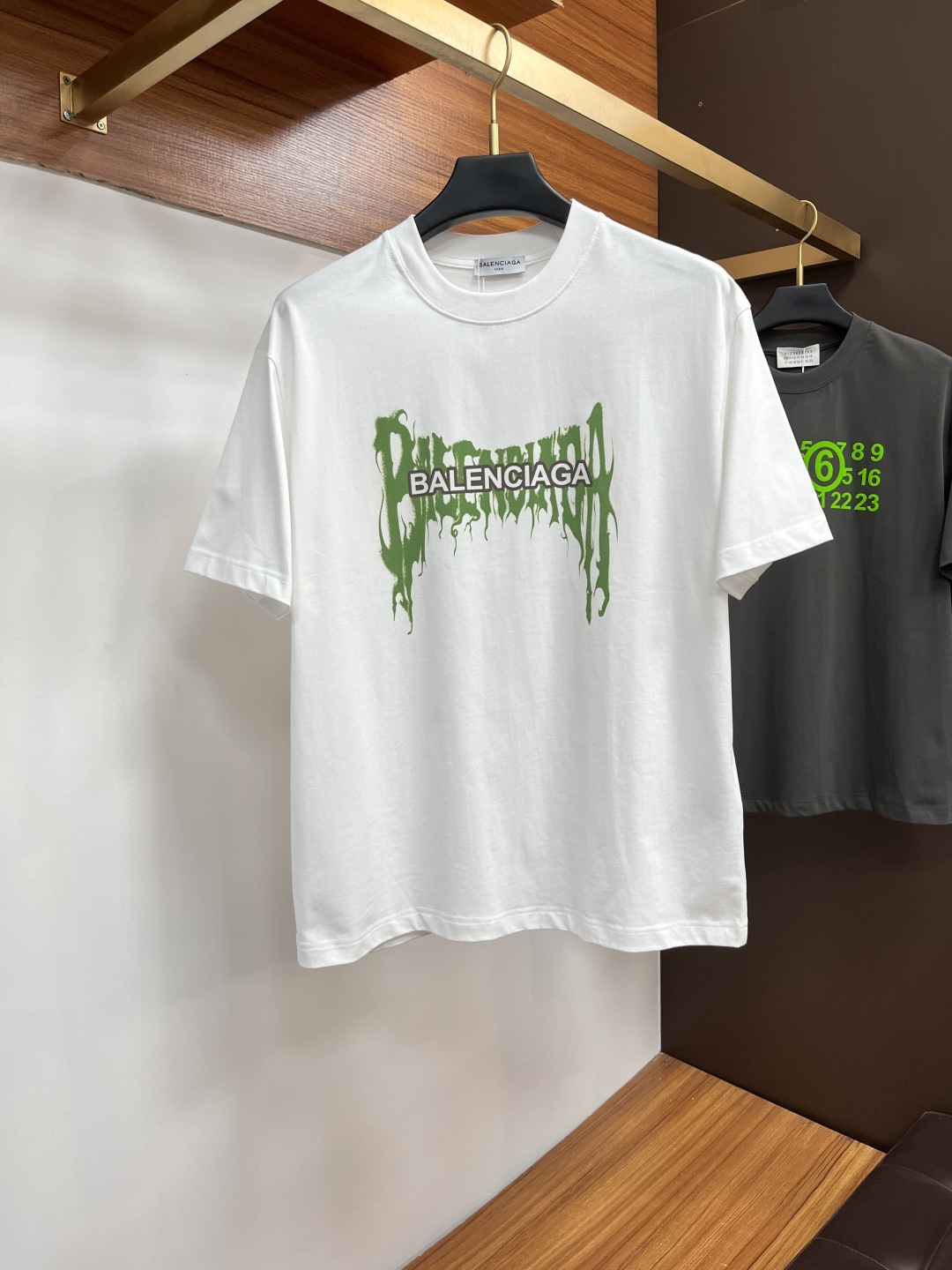 NO:517275,Balenciaga 25 spring and summer new brand letter logo logo short-sleeved T-shirt, AX custom 80 270g cotton fabric; black and white Size S-XXL OVER SIZE, please report height and weight, balenciaga, T-shirt,tees, t-shirt,alexander wang19860909巴黎世家 25春夏新品品牌字母徽标标识短袖T恤,AX定制80支270克棉面料；黑色 白色 尺码S-XXL OVER SIZE,报单请报身高体重,,balenciaga,T-shirt,tees，t-shirt,alexander wang,Men's clothing