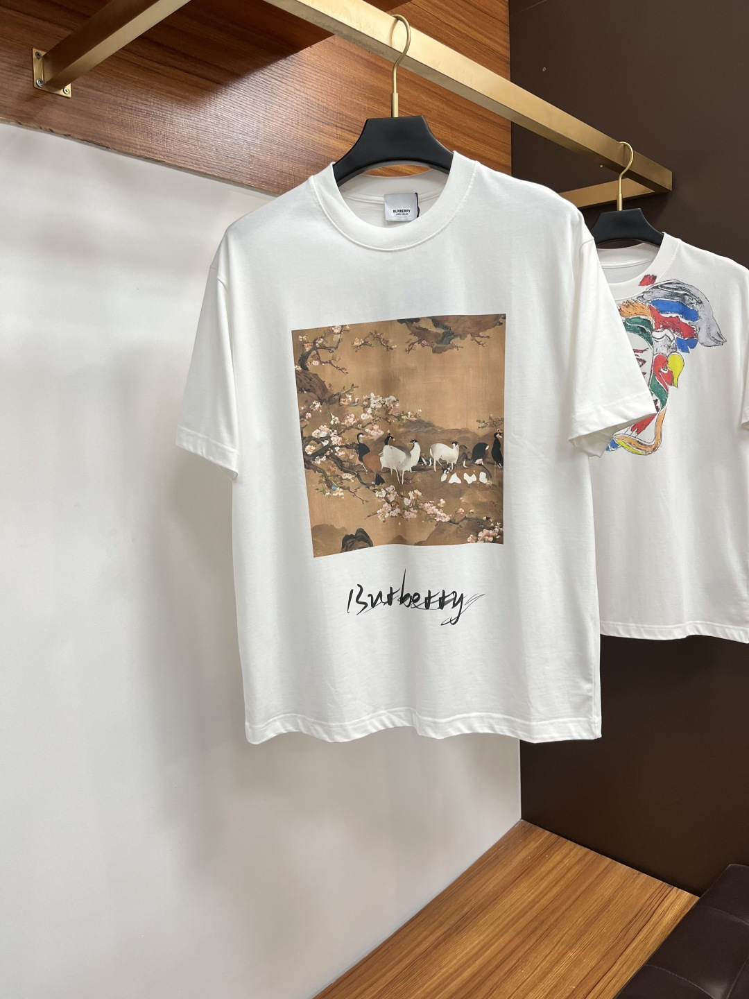 NO:522079,Burberry 25 Spring and Summer New Brand Letter Logo Logo Short-sleeved T-shirt, AX Customized 80 270g Cotton Fabric; Black and White Size S-XXL OVER SIZE, please report height and weight, burberry, T-shirt, tees, t-shirt, alexander wang19860909巴宝莉 25春夏新品品牌字母徽标标识短袖T恤,AX定制80支270克棉面料；黑色 白色 尺码S-XXL OVER SIZE,报单请报身高体重,,burberry,T-shirt,tees，t-shirt,alexander wang,Men's clothing