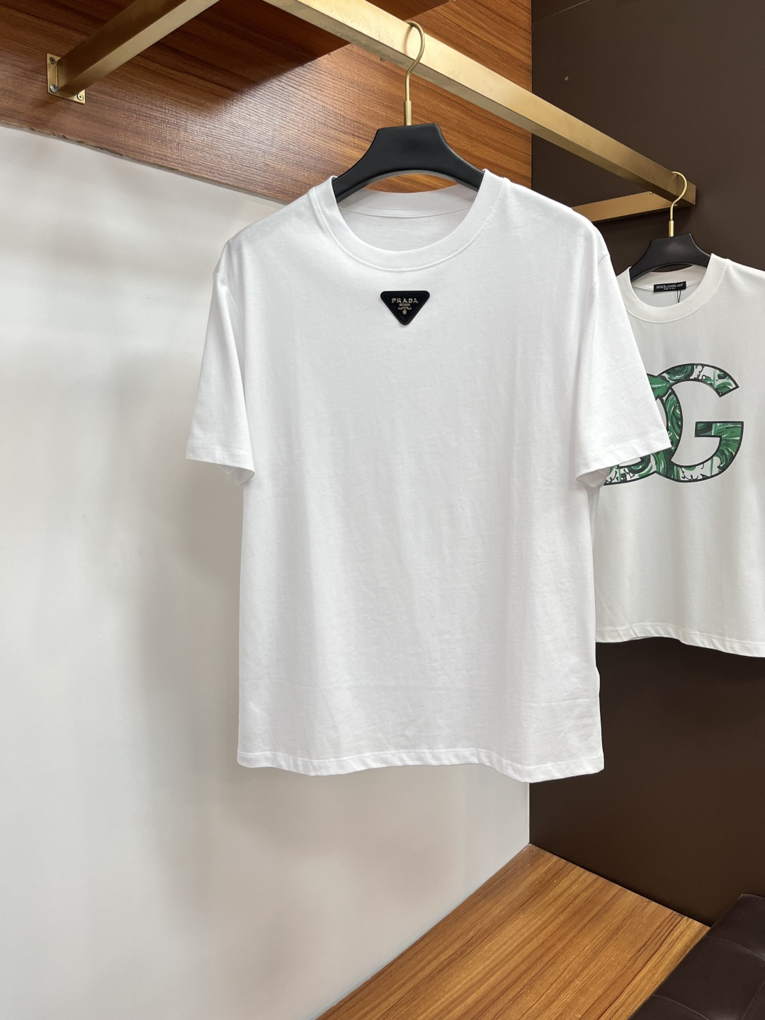NO:522073,Prada 25 Spring and Summer New Brand Letter Logo Logo Short Sleeve T-shirt, AX Customized 80 270g Cotton Fabric; Black and White Size S-XXL OVER SIZE, please report height and weight, prada, T-shirt, tees, t-shirt, alexander wang19860909普拉达 25春夏新品品牌字母徽标标识短袖T恤,AX定制80支270克棉面料；黑色 白色 尺码S-XXL OVER SIZE,报单请报身高体重,,prada,T-shirt,tees，t-shirt,alexander wang,Men's clothing
