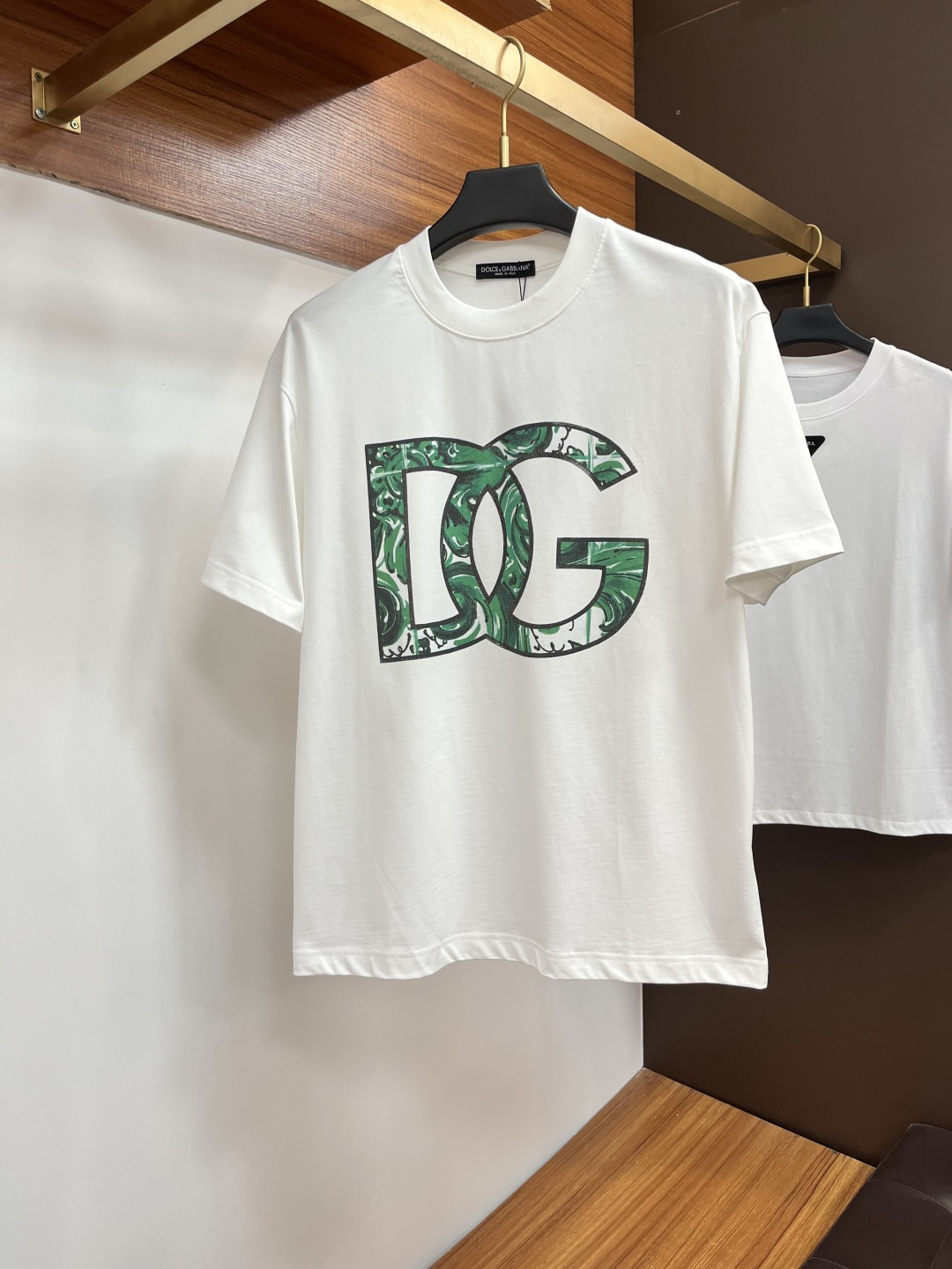 NO:522075,DG 25 Spring and Summer New Brand Letter Logo Logo Short Sleeve T-shirt, AX Customized 80 270g Cotton Fabric; Black and White Size S-XXL OVER SIZE, please report height and weight for orders, T-shirt, tees, t-shirt, alexander wang19860909DG 25春夏新品品牌字母徽标标识短袖T恤,AX定制80支270克棉面料；黑色 白色 尺码S-XXL OVER SIZE,报单请报身高体重,,T-shirt,tees，t-shirt,alexander wang,Men's clothing