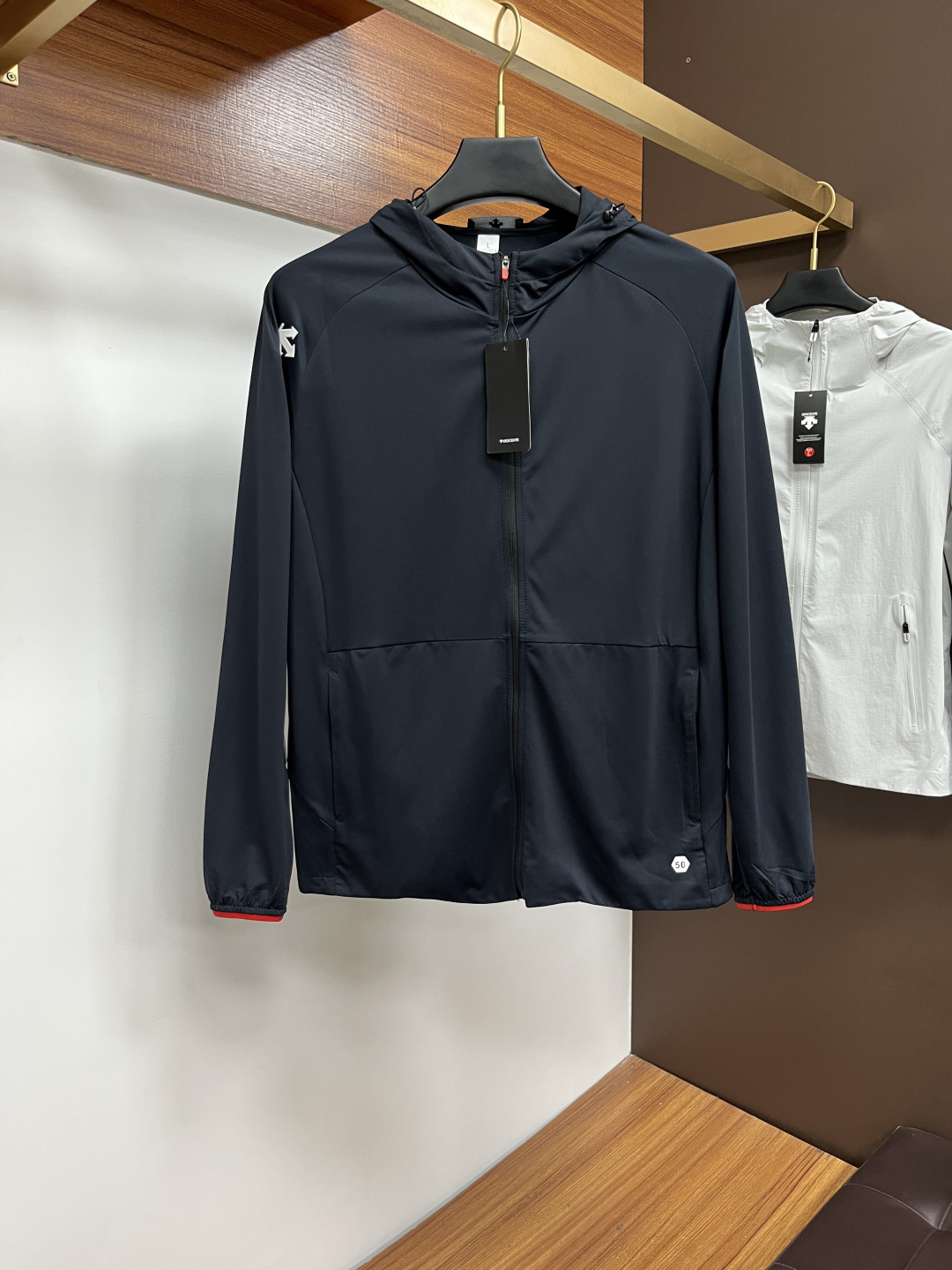 NO:518652,DiSante 2025 summer AW new product, fashionable and casual sunscreen jacket, special counters are available at the same time, original orders, imported original fabrics, extremely complex craftsmanship, quite elegant and fashionable visuals, noble and elegant, from the main fabric to the detailed craftsmanship, highlighting the ingenuity of fashion, 3 colors recommendations, code number M-3XL,, jackets & coats, alexander wang19860909迪桑特 2025夏季AW新品,时尚休闲防晒外套,专柜同步有售,原单狠货,进口原版面料,工艺极度复杂,视觉相当雅致时髦,高贵而优雅,从主体面料到细节工艺,彰显时装的匠心所在,3色推荐,码数M-3XL,,jackets & coats,alexander wang,Men's clothing