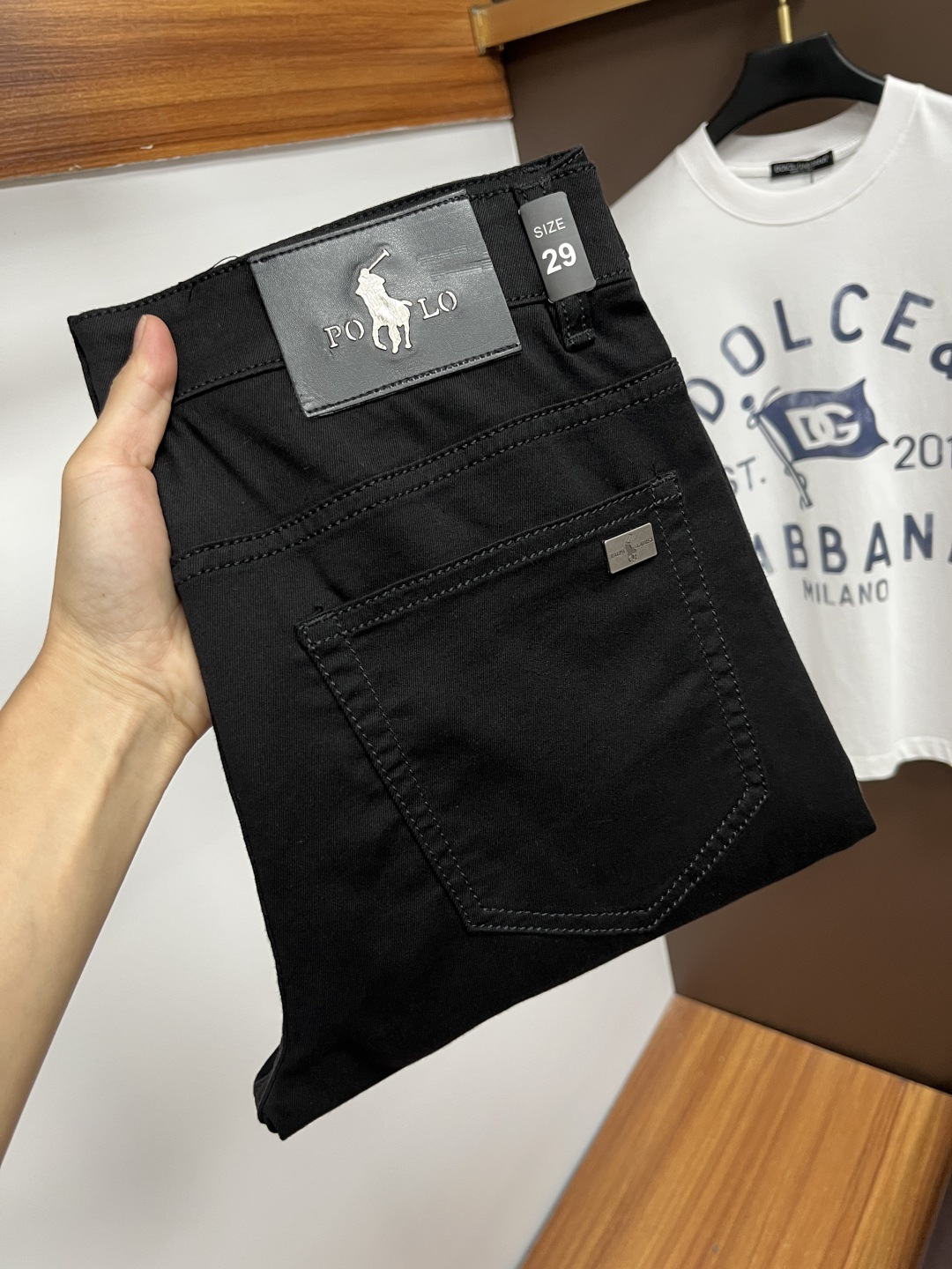 NO:519605,polo 2025ss Snake Summer New Year jeans. Original 1:1 production, perfect choice for daily life, simple, elegant, fashionable and stylish, customized imported tannin fabric, heavy industry washing process, complex and exquisite workmanship. Easy to meet the needs of all seasons, soft and elastic, smooth and neat, original auxiliary materials, L10 upper body comfortable and easy to match, durable code number 29-38, jeans, alexander wang19860909polo 2025ss蛇年夏季贺岁款牛仔裤.原单1:1制作,日常必备的完美之选,简单大气亦时尚有型,定制进口丹宁面料 ,重工洗水工艺,做工复杂工艺精湛.轻松迎合四季需要,手感柔软带弹力,流畅利落,原版辅料五金,L10上身舒适非常易搭耐看码数29-38,,jeans,alexander wang,Men's clothing