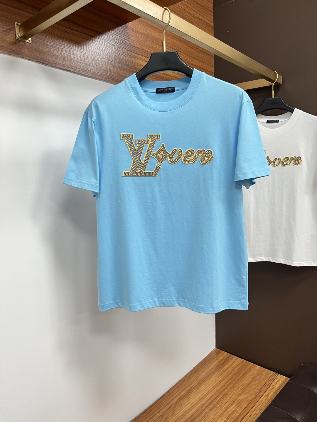 NO:522101,LV 25 Spring and Summer New Brand Letter Logo Logo Short Sleeve T-shirt, DB Customized 80 Double-Strand Mercerized Cotton Fabric; Six Colors Size M-3XL Please report height and weight, louis vuitton, T-shirt,tees, t-shirt,alexander wang19860909LV 25春夏新品品牌字母徽标标识短袖T恤,DB定制80支双股丝光棉面料；六色齐发 尺码M-3XL 报单请报身高体重,,louis vuitton,T-shirt,tees，t-shirt,alexander wang,Men's clothing