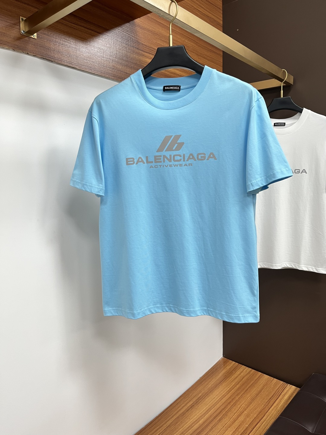 NO:523216,Balenciaga 25 spring and summer new brand letter logo logo short-sleeved T-shirt, DB customized 80 double-strand mercerized cotton fabric; six colors are sent in a uniform size M-3XL Please report height and weight, balenciaga, T-shirt,tees, t-shirt,alexander wang19860909巴黎世家 25春夏新品品牌字母徽标标识短袖T恤,DB定制80支双股丝光棉面料；六色齐发 尺码M-3XL 报单请报身高体重,,balenciaga,T-shirt,tees，t-shirt,alexander wang,Men's clothing