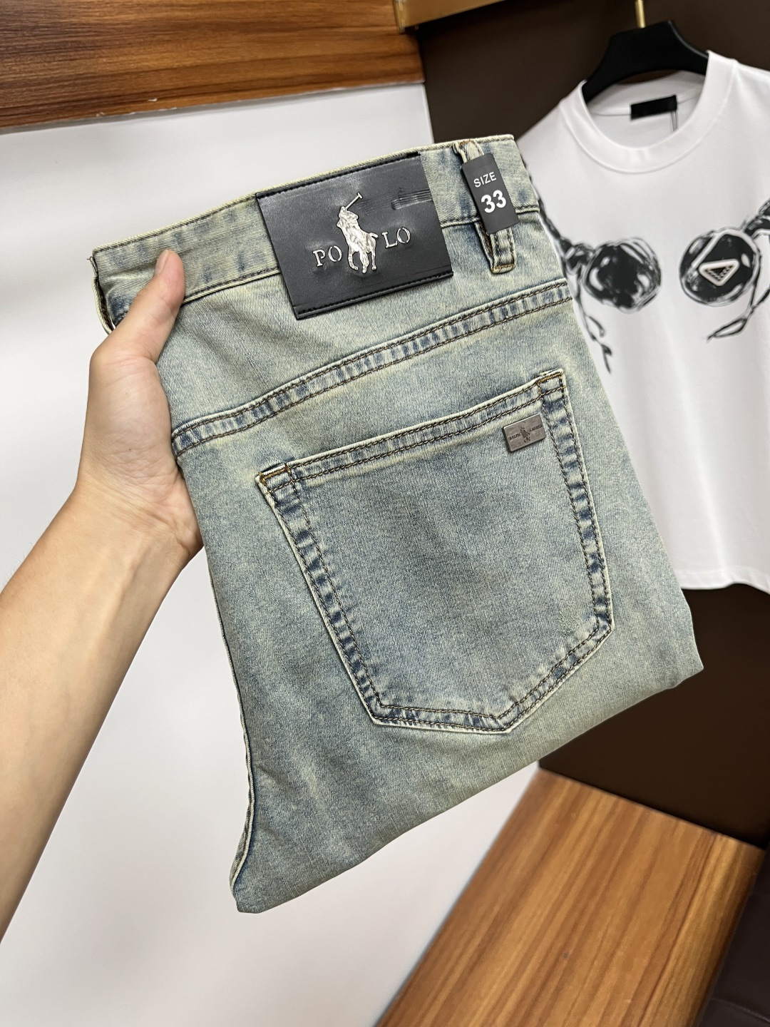 NO:524282,Paul’s latest summer jeans are stress-free when entering and leaving the store. Hot-selling counters. Taste and value are shared. They are very comfortable to wear. Low-key and luxurious. They are very classy when worn. There is no need to say much about the style and cutting of the pants. The upper body is exquisite and vivid. The true first-class quality is a truly palace-grade casual pants, which are made of Turkish cotton, and produce the most famous tannin cloth. The quality is excellent. The pants are soft after heavy washing. The straight-footed style is not picky. The upper body is absolutely stylish. QD25 Extremely luxurious!  Size 29-38, jeans,alexander wang19860909保罗 年夏季最新品牛仔裤出入专卖店无压力 专柜热销款 品味与价值共享 身穿着非常舒适 低调不失奢华 穿出去非常有档次,裤型款式和裁剪亦无需多言 上身精致跃然.真正一等一顶级质料 真正殿堂级的休闲裤,选用土耳其的棉花 生产出最有名的单宁布 品质卓然 经过重水洗使得裤子很柔软 直脚的版型 不挑人 上身绝对的有型 QD25 极度奢华！尺码29-38,,jeans,alexander wang,Men's clothing