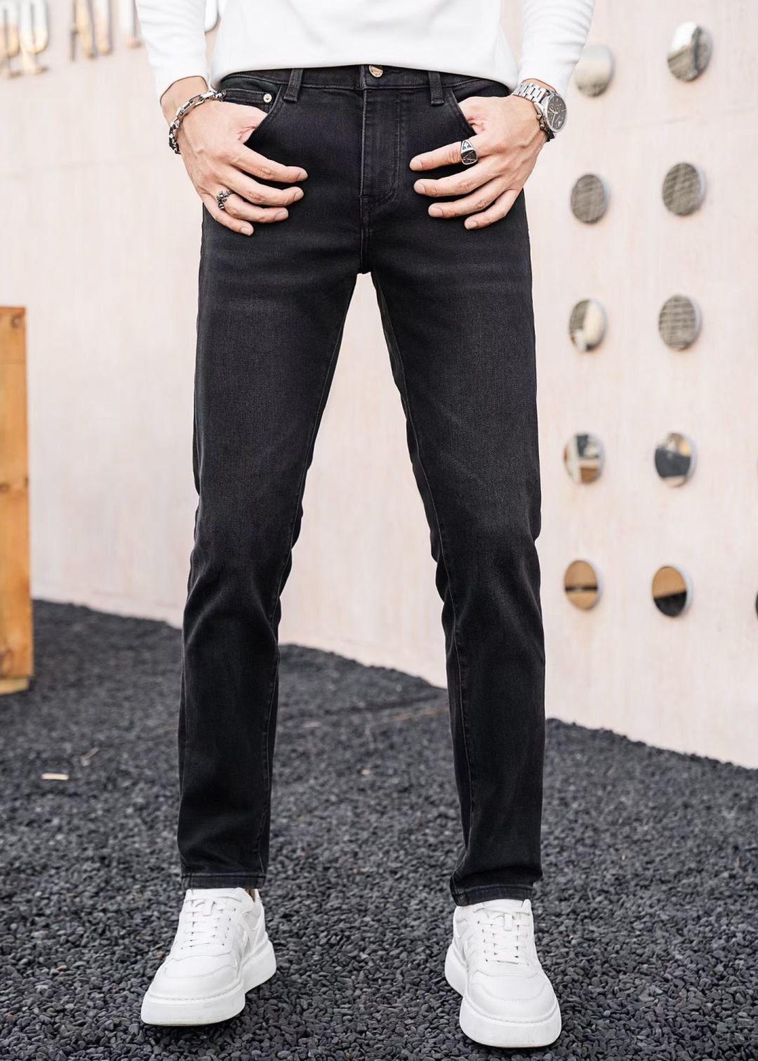 NO:531814,Lulu Lemon European classic men's jeans classic and versatile!  Whether it is daily commuting or casual going out, these jeans can be easily controlled, allowing you to instantly enhance your sense of fashion!   Slim-fitting tailoring, fits the legs, makes you look slim and taller, making you look easy to wear long legs!   Selected high-quality denim fabrics, comfortable and durable, and will not deform after wearing for a long time, accompanying you through every fashion moment!  QDW is stress-free when pairing with shirts, T-shirts, and jackets. Easily switches various styles, making you the focus of the crowd!   Come and buy one to unlock your handsome charm!   Size 29-38, jeans, jackets & coats,shirts,tees,t-shirt,alexander wang19860909露露柠檬 欧洲站经典男士牛仔裤 经典百搭不过时！无论是日常通勤还是休闲出街,这条牛仔裤都能轻松驾驭,让你瞬间提升时尚感！  修身剪裁,贴合腿型,显瘦又显高,轻松穿出大长腿！  精选优质牛仔面料,舒适耐穿,久穿不变形,陪你走过每一个时尚时刻！ QDW 搭配衬衫、T恤、外套都毫无压力,轻松切换各种风格,让你成为人群中的焦点！  快来入手一条,解锁你的型男魅力吧！  尺码29-38,,jeans,jackets & coats,shirts,tees，t-shirt,alexander wang,Men's clothing