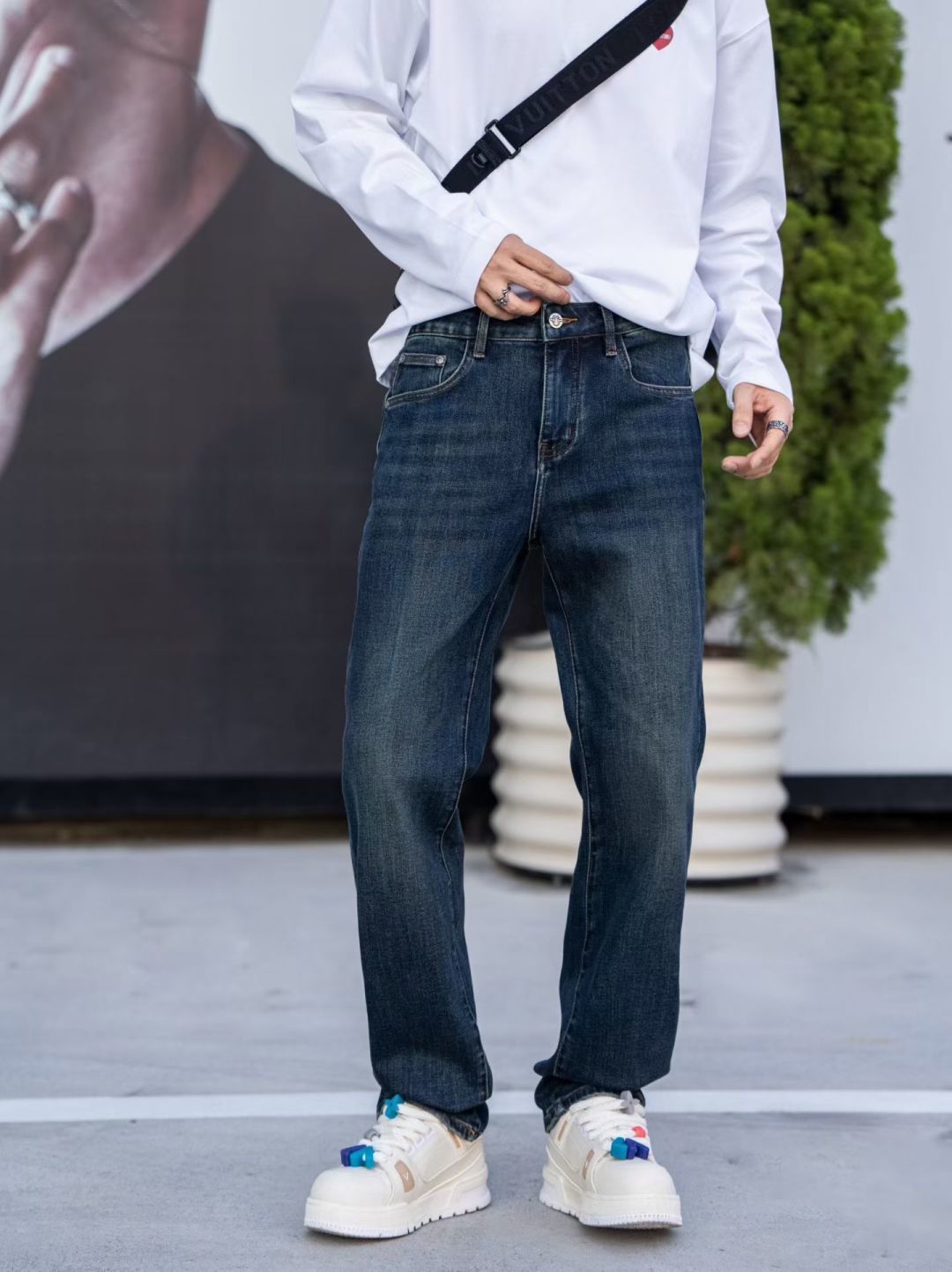 NO:531797,Dior European station classic men's jeans classic and versatile!  Whether it is daily commuting or casual going out, these jeans can be easily controlled, allowing you to instantly enhance your sense of fashion!   Slim-fitting tailoring, fits the legs, makes you look slim and taller, making you look easy to wear long legs!   Selected high-quality denim fabrics, comfortable and durable, and will not deform after wearing for a long time, accompanying you through every fashion moment!  QDW is stress-free when pairing with shirts, T-shirts, and jackets. Easily switches various styles, making you the focus of the crowd!   Come and buy one to unlock your handsome charm!   Size 29-38, Dior, Jeans, Jackets & coats, Shirts, Tees, T-shirt, Alexander wang19860909迪奥 欧洲站经典男士牛仔裤 经典百搭不过时！无论是日常通勤还是休闲出街,这条牛仔裤都能轻松驾驭,让你瞬间提升时尚感！  修身剪裁,贴合腿型,显瘦又显高,轻松穿出大长腿！  精选优质牛仔面料,舒适耐穿,久穿不变形,陪你走过每一个时尚时刻！ QDW 搭配衬衫、T恤、外套都毫无压力,轻松切换各种风格,让你成为人群中的焦点！  快来入手一条,解锁你的型男魅力吧！  尺码29-38,,dior,jeans,jackets & coats,shirts,tees，t-shirt,alexander wang,Men's clothing