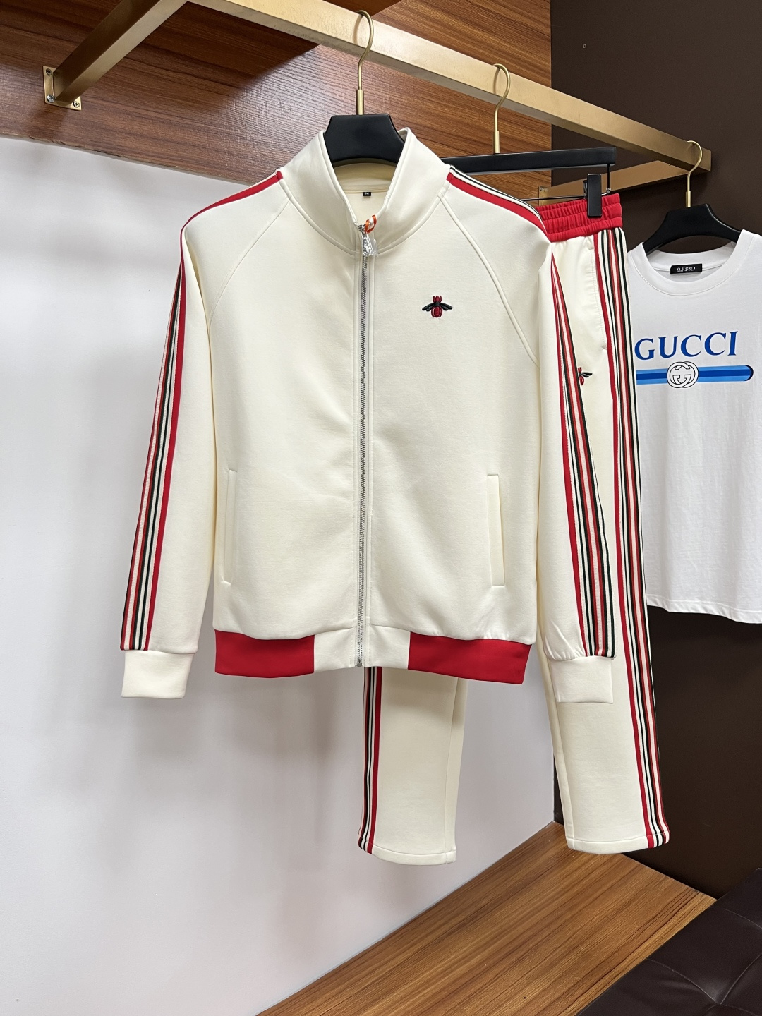 NO:530652,Guqi's latest autumn and winter product set - available at the same time, original single-purpose casual and fashionable suit, very distinctive on the upper body!  Eye-catching and highlighted, imported high-density polyester fiber fabric, high density, comfortable feel, warm and shiny surface, skin-friendly and breathable, simple but fashionable, extremely high-end, handsome and highly recommended.………………………………………………………………………………………………………………………………………………………………………………………………………………………………………………………………………………………………………………………………………………………………………………………………………………………………………………………………………………………………………………………………………………………………………………………………………………………………………………………………………………………………………………………………………………………………………………………………………………………………………………………………………………………………………………………………………………………………………………………………………………………………………………………………………………………………………………………………………………………………………………………………………………………………………………………………19860909古奇 秋冬最新品套装-同步有售,原单狠货休闲时尚套装,上身很有特点！吸睛而有亮点,进口高密度聚酯纤 维面料,密度高,手感舒适,表面有着温润的光泽,亲肤透气,简单而不失时尚,档次极高,上身帅到爆,极力推荐.………………………………………………… SizeM-XXXl,,alexander wang,Men's clothing