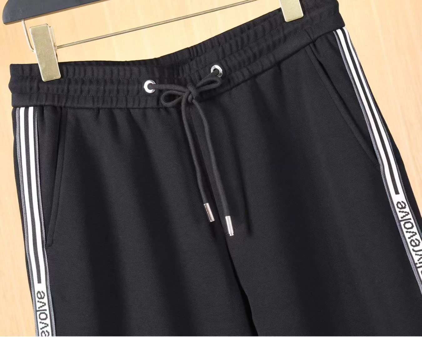 卡沃利 2025ss秋季专柜新品同步上市。原单订制高品质时尚休闲裤。超级百搭款。独家定制-进口高端绵面料