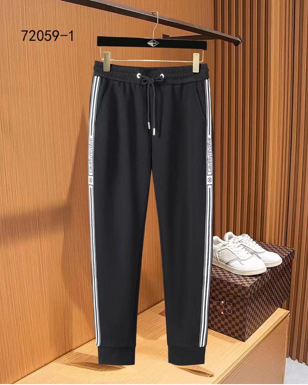卡沃利 2025ss秋季专柜新品同步上市。原单订制高品质时尚休闲裤。超级百搭款。独家定制-进口高端绵面料