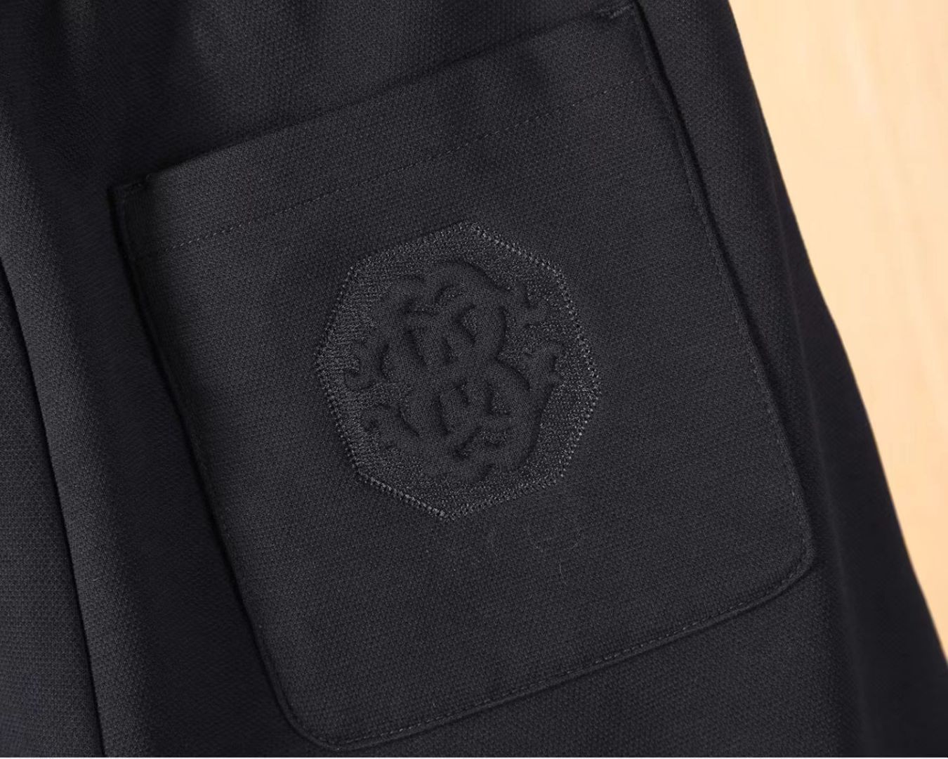 卡沃利 2025ss秋季专柜新品同步上市。原单订制高品质时尚休闲裤。超级百搭款。独家定制-进口高端绵面料