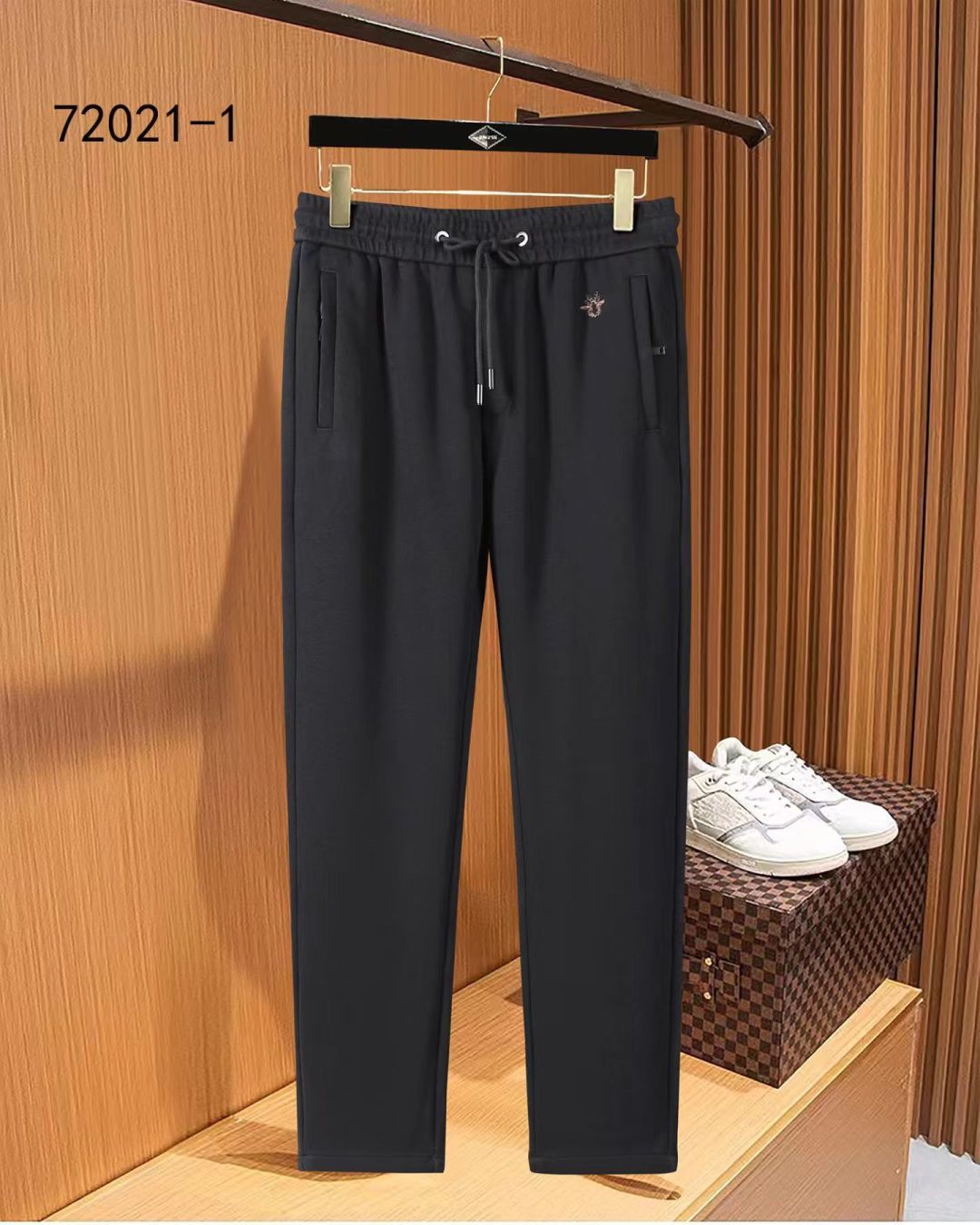 迪奥 2025ss秋季专柜新品同步上市。原单订制高品质时尚休闲裤。超级百搭款。独家定制-进口高端绵面料，