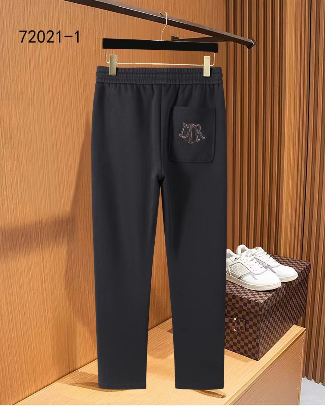 迪奥 2025ss秋季专柜新品同步上市。原单订制高品质时尚休闲裤。超级百搭款。独家定制-进口高端绵面料，