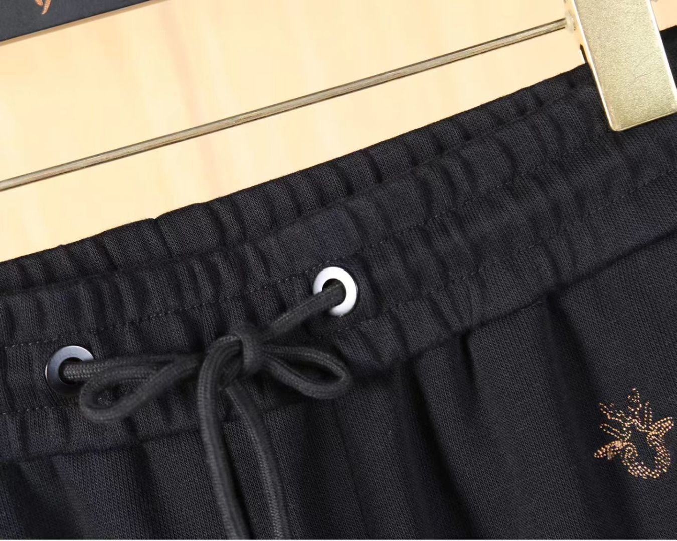 迪奥 2025ss秋季专柜新品同步上市。原单订制高品质时尚休闲裤。超级百搭款。独家定制-进口高端绵面料，