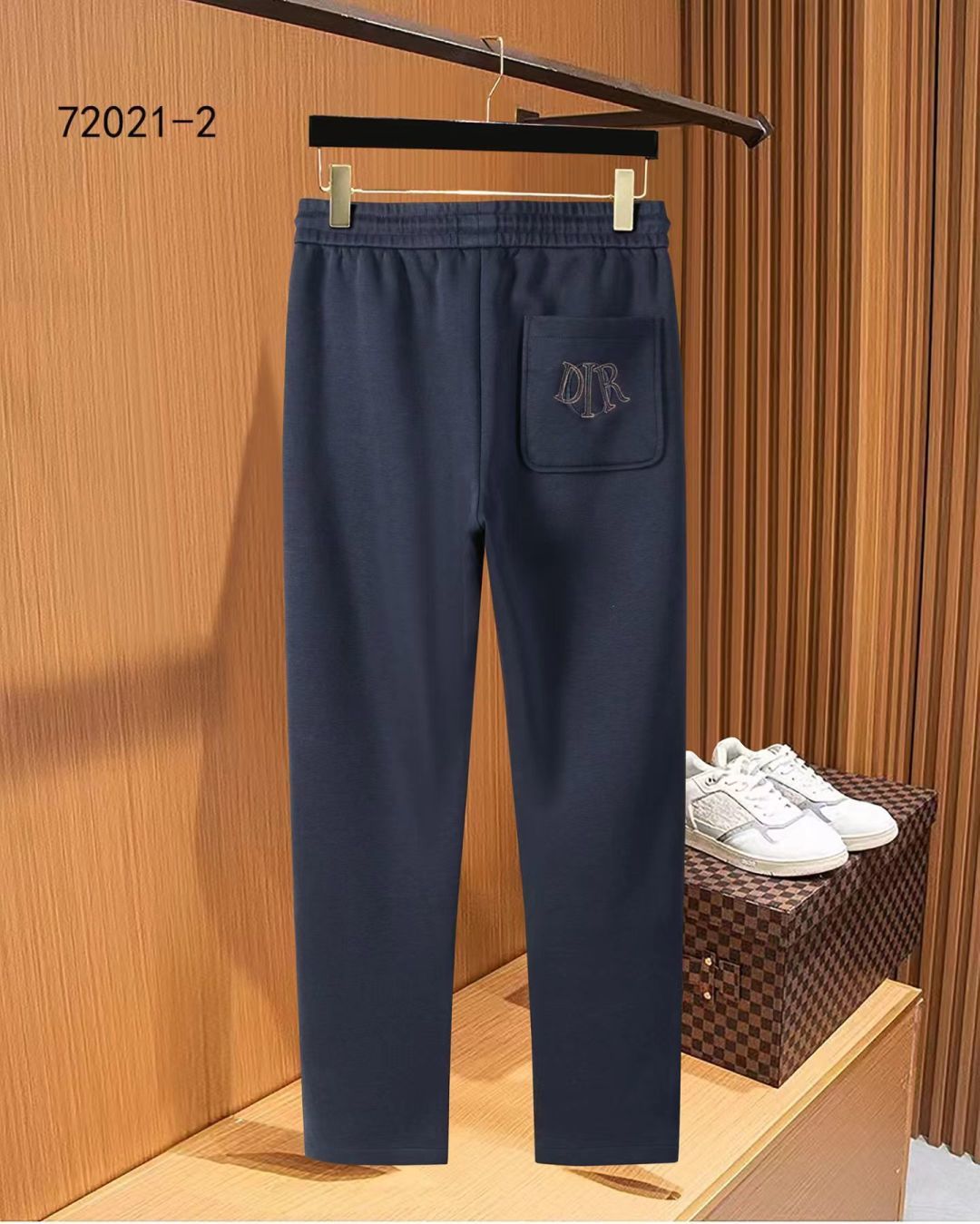 迪奥 2025ss秋季专柜新品同步上市。原单订制高品质时尚休闲裤。超级百搭款。独家定制-进口高端绵面料，