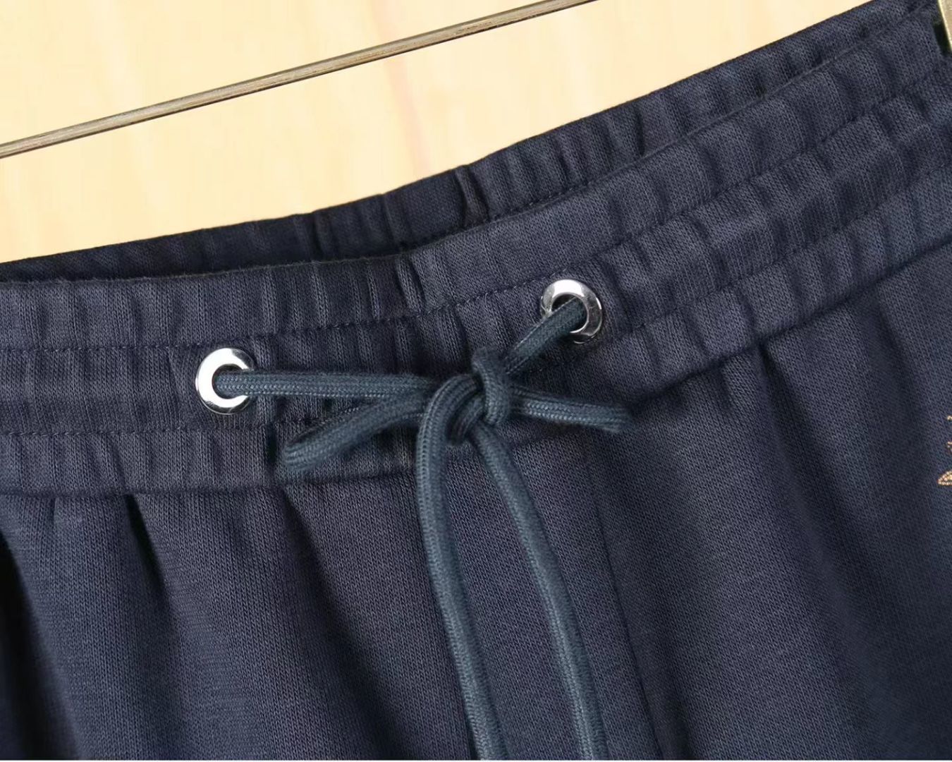 迪奥 2025ss秋季专柜新品同步上市。原单订制高品质时尚休闲裤。超级百搭款。独家定制-进口高端绵面料，