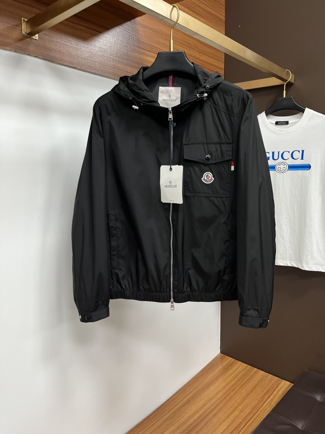 NO:540244,The new autumn and winter jacket with top-grade fabrics. Original hardware accessories, European counters synchronized, the upper body is more casual and elegant, the original hardware of the counter is luxurious and high-end customized accessories!  Luxury brand characteristics logo embellishment design, the highest quality shipment in the market, original auxiliary materials, the ultimate luxury!  Soft and comfortable. The upper body is so handsome!  Suitable for any scene!  Number of codes: M-3XL, Moncler, jackets & coats, jackets & coats, alexander wang19860909蒙口 秋冬新款夹克外套,顶级面料.原版五金配件,欧洲专柜同步,上身更随意大方,专柜原版五金奢华高档定制配饰新作！奢华品牌特质logo点缀设计,市场最高品质出货、原版辅料,奢华极致！柔软舒适.上身爆帅！适合任意场景！码数:M-3XL,,Moncler,jackets & coats,jackets & coats,alexander wang,Men's clothing