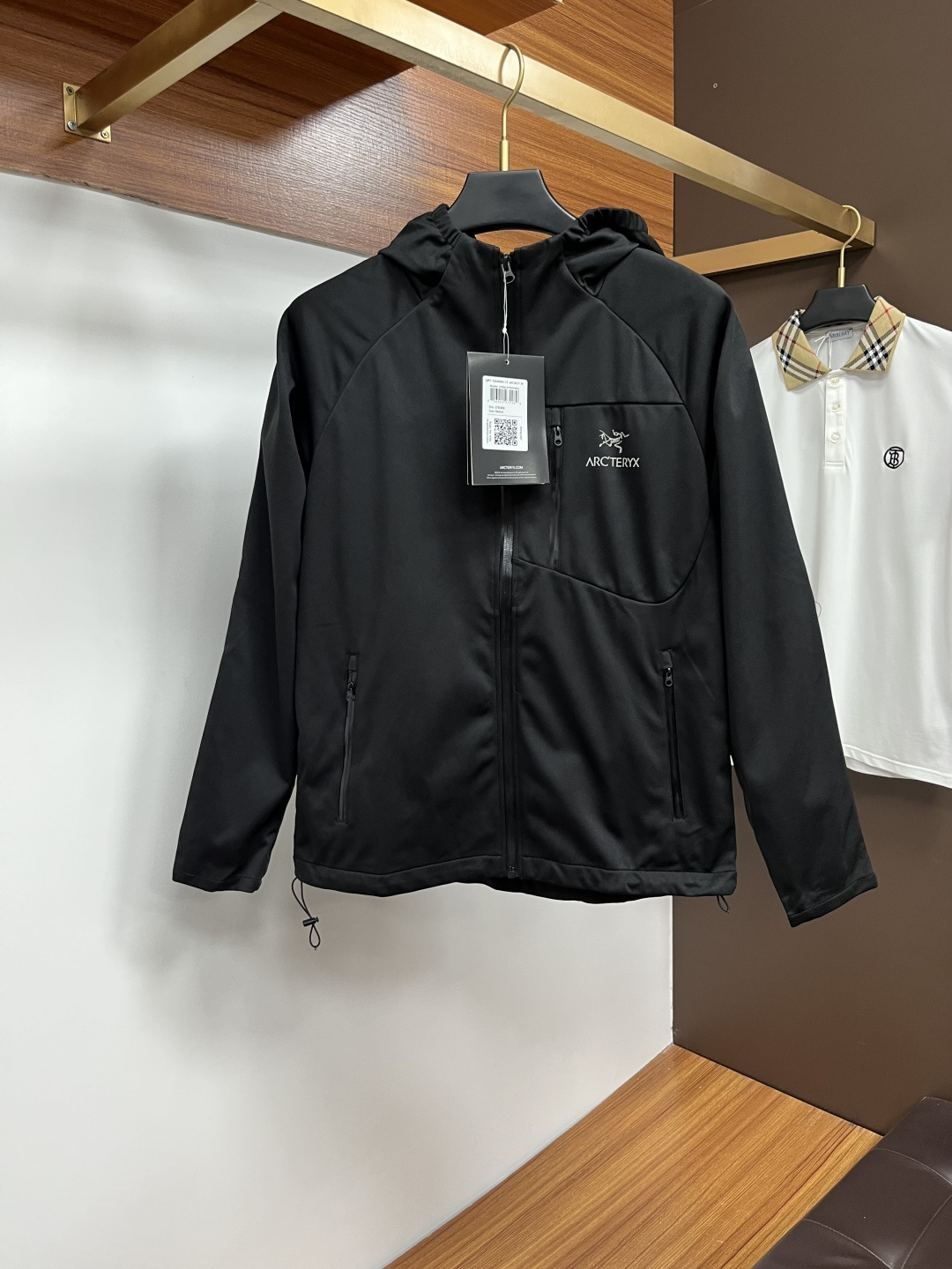 NO:540246,Archaeopteryx, a new autumn and winter jacket, top-grade fabric. Original hardware accessories, European counters synchronized, the upper body is more casual and elegant, and the counter original hardware is luxurious and high-end customized accessories new work!  Luxury brand characteristics logo embellishment design, the highest quality shipment in the market, original auxiliary materials, the ultimate luxury!  Soft and comfortable. The upper body is so handsome!  Suitable for any scene!  Size: M-XXL Size is too large, arc'teryx, jackets & coats, jackets & coats, alexander wang19860909始祖鸟 秋冬新款夹克外套,顶级面料.原版五金配件,欧洲专柜同步,上身更随意大方,专柜原版五金奢华高档定制配饰新作！奢华品牌特质logo点缀设计,市场最高品质出货、原版辅料,奢华极致！柔软舒适.上身爆帅！适合任意场景！码数:M-XXL 尺码偏大,arc'teryx,jackets & coats,jackets & coats,alexander wang,Men's clothing