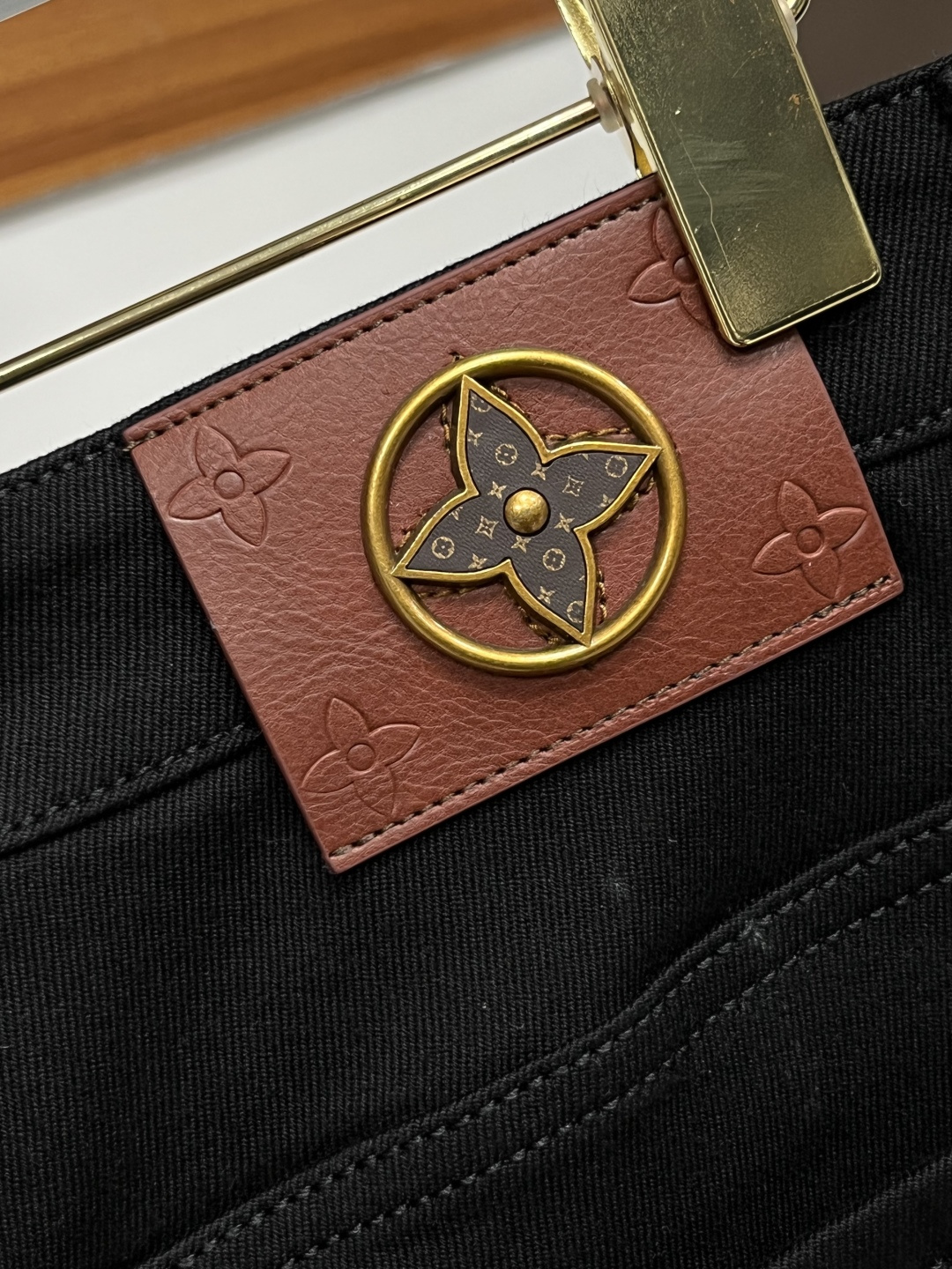 LV 2025年秋季最新品牛仔裤🔥出入专卖店无压力 专柜热销款 品味与价值共享 身穿着非常舒适 低调不失