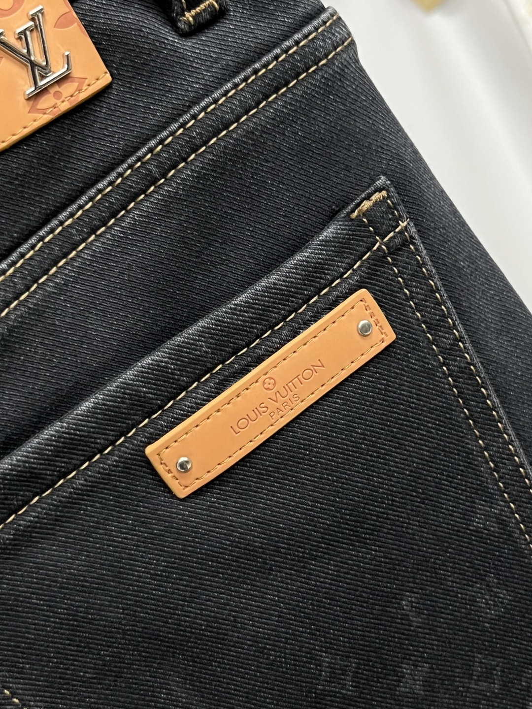 LV 2025年秋季最新品牛仔裤🔥出入专卖店无压力 专柜热销款 品味与价值共享 身穿着非常舒适 低调不失