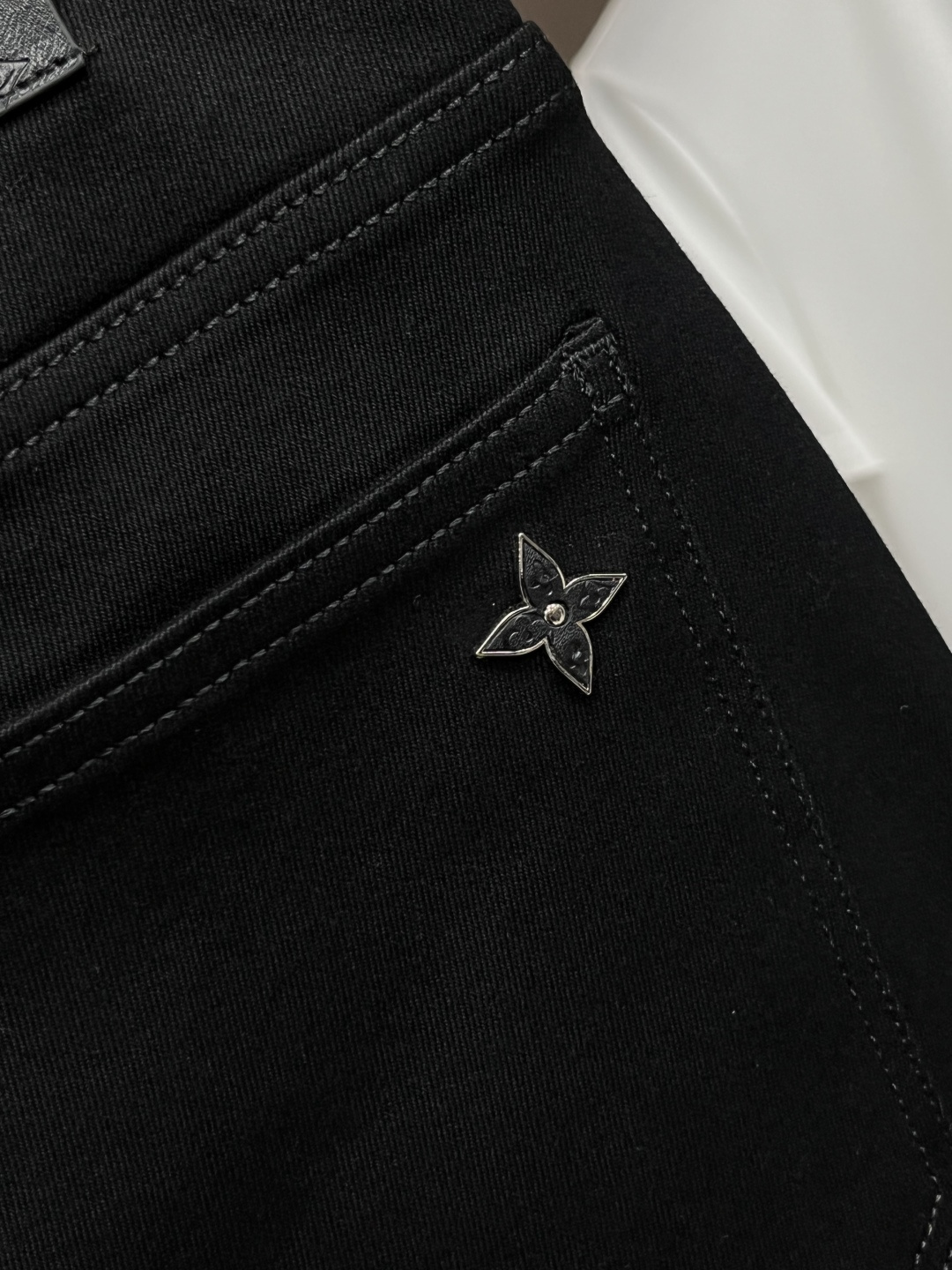 LV 2025年秋季最新品牛仔裤🔥出入专卖店无压力 专柜热销款 品味与价值共享 身穿着非常舒适 低调不失