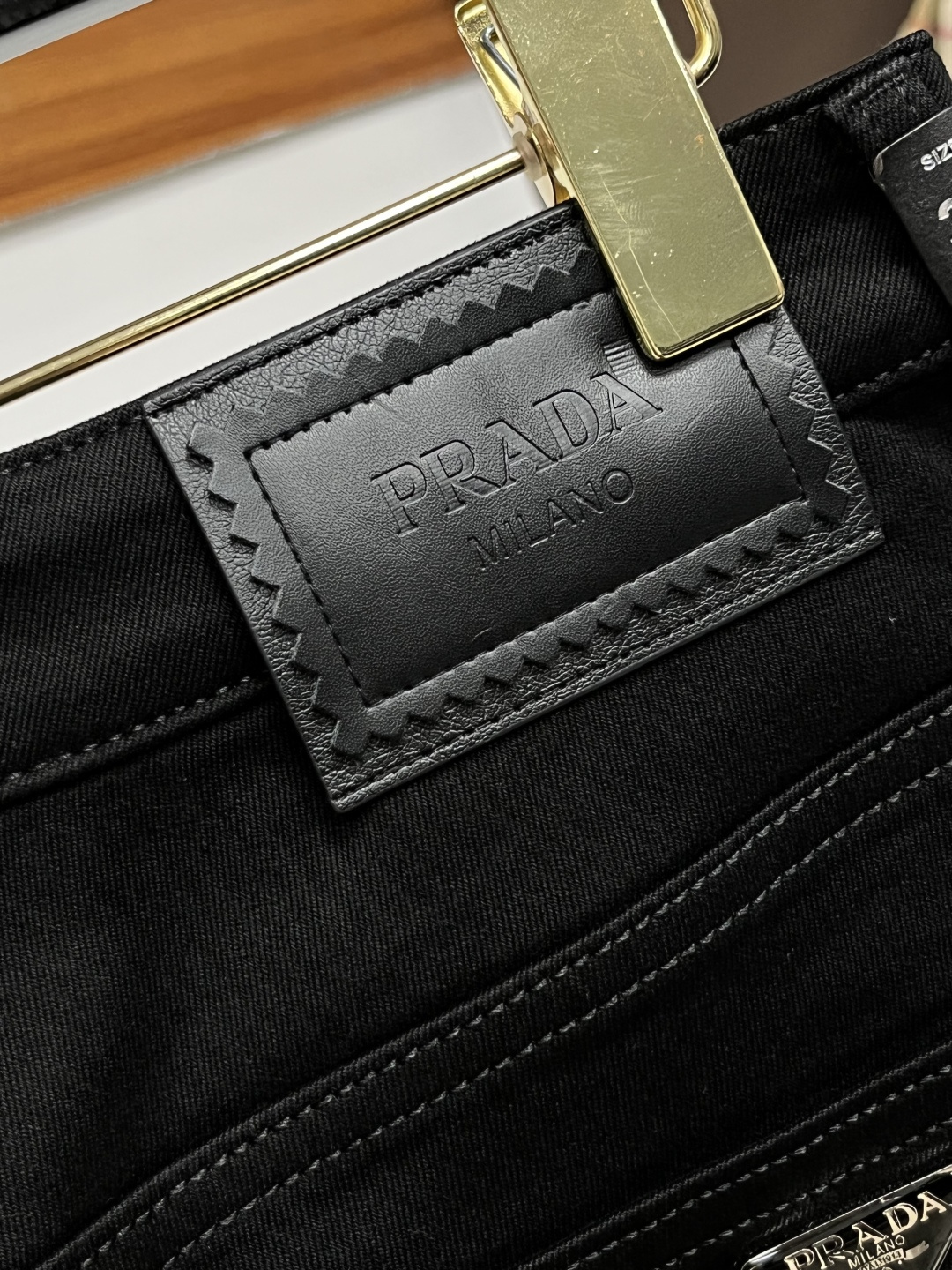 普拉达 2025年秋季最新品牛仔裤🔥出入专卖店无压力 专柜热销款 品味与价值共享 身穿着非常舒适 低调不