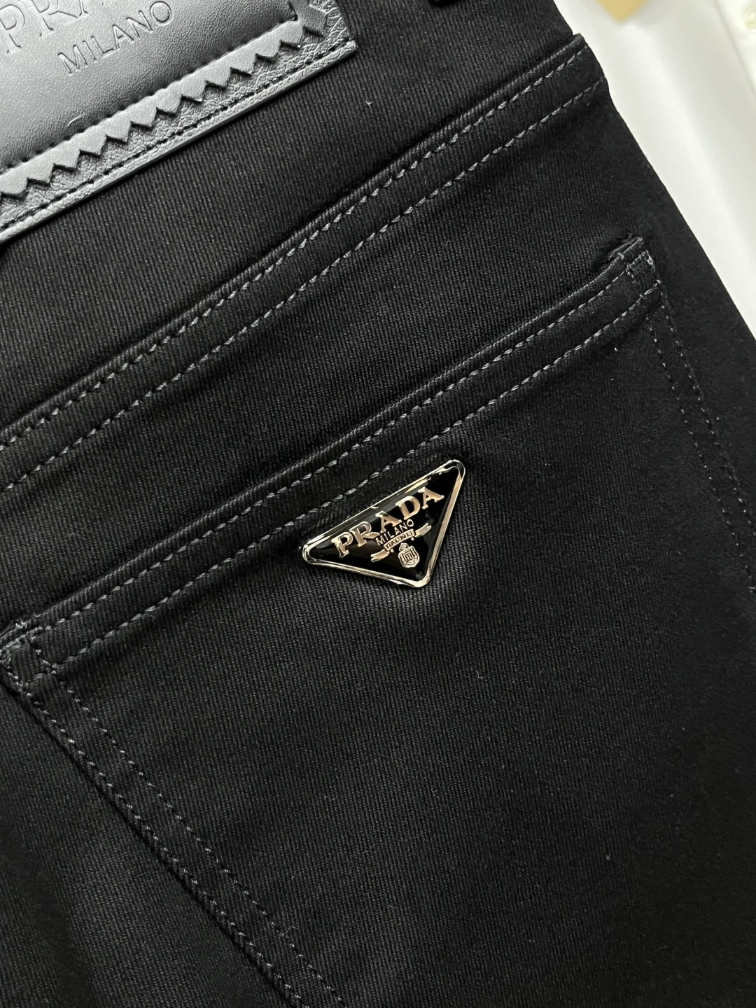 普拉达 2025年秋季最新品牛仔裤🔥出入专卖店无压力 专柜热销款 品味与价值共享 身穿着非常舒适 低调不